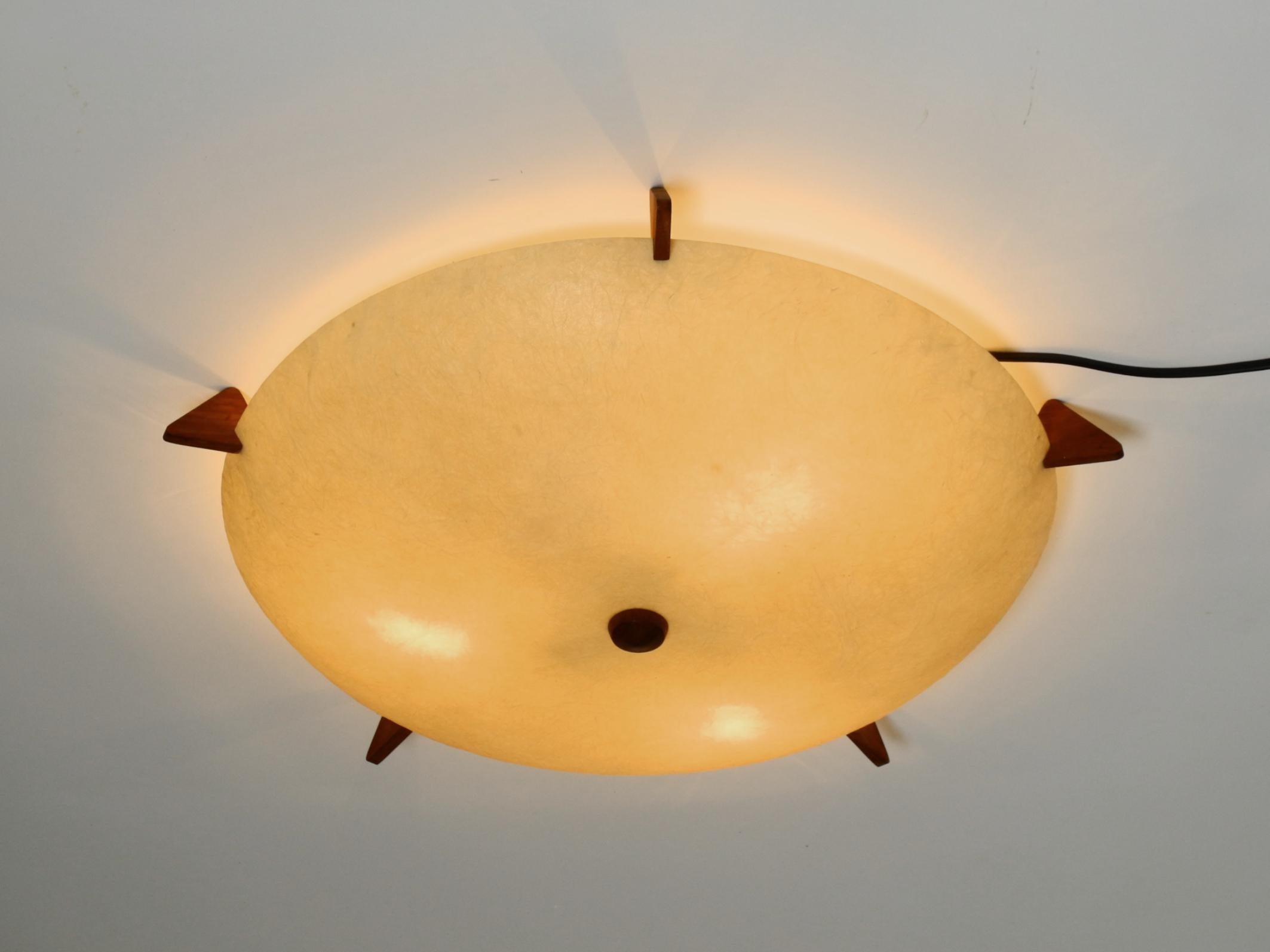 Tedesco Bellissima lampada da soffitto o da parete in fibra di vetro originale del Mid Century Modern in vendita