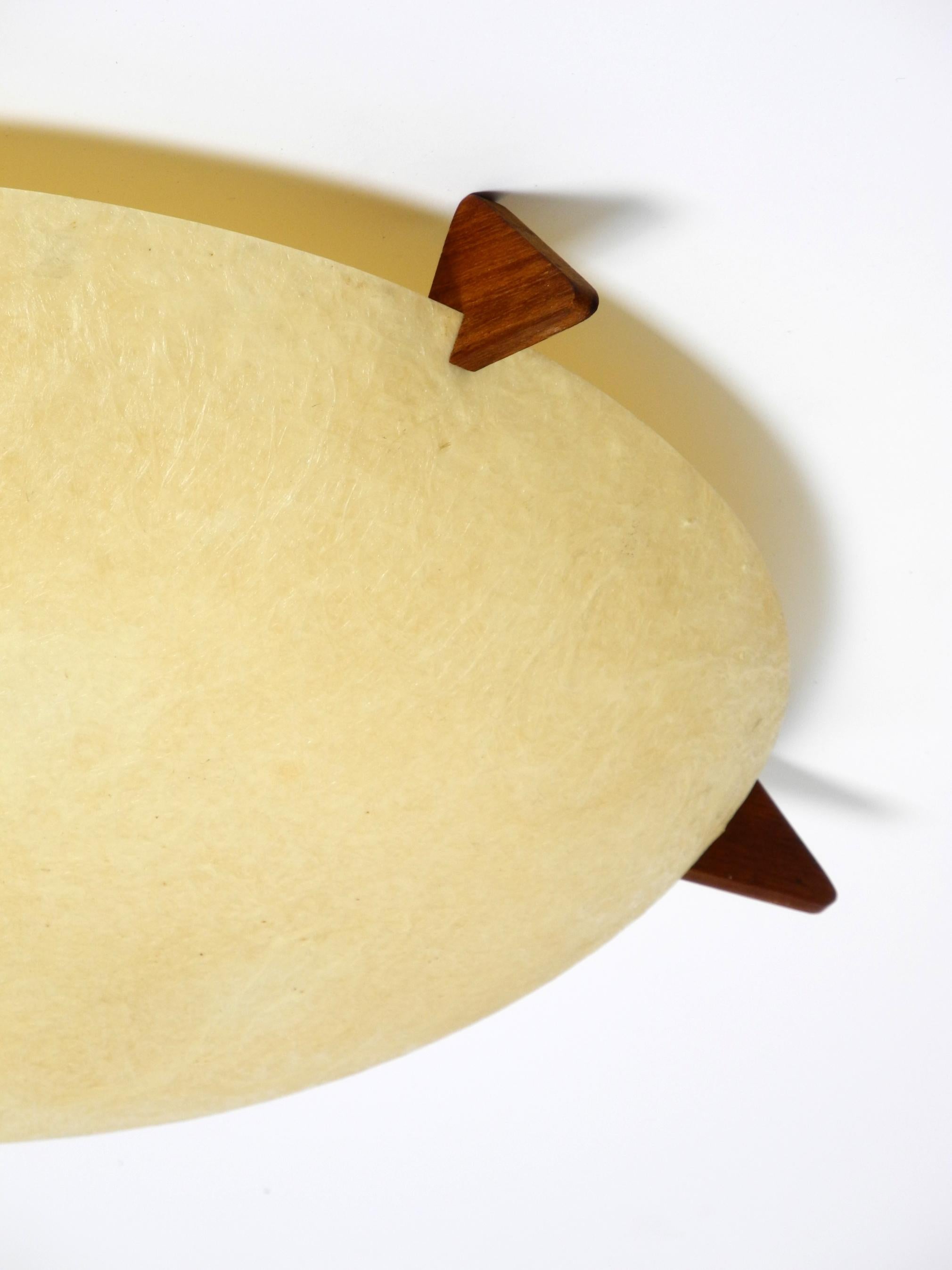 Metà XX secolo Bellissima lampada da soffitto o da parete in fibra di vetro originale del Mid Century Modern in vendita