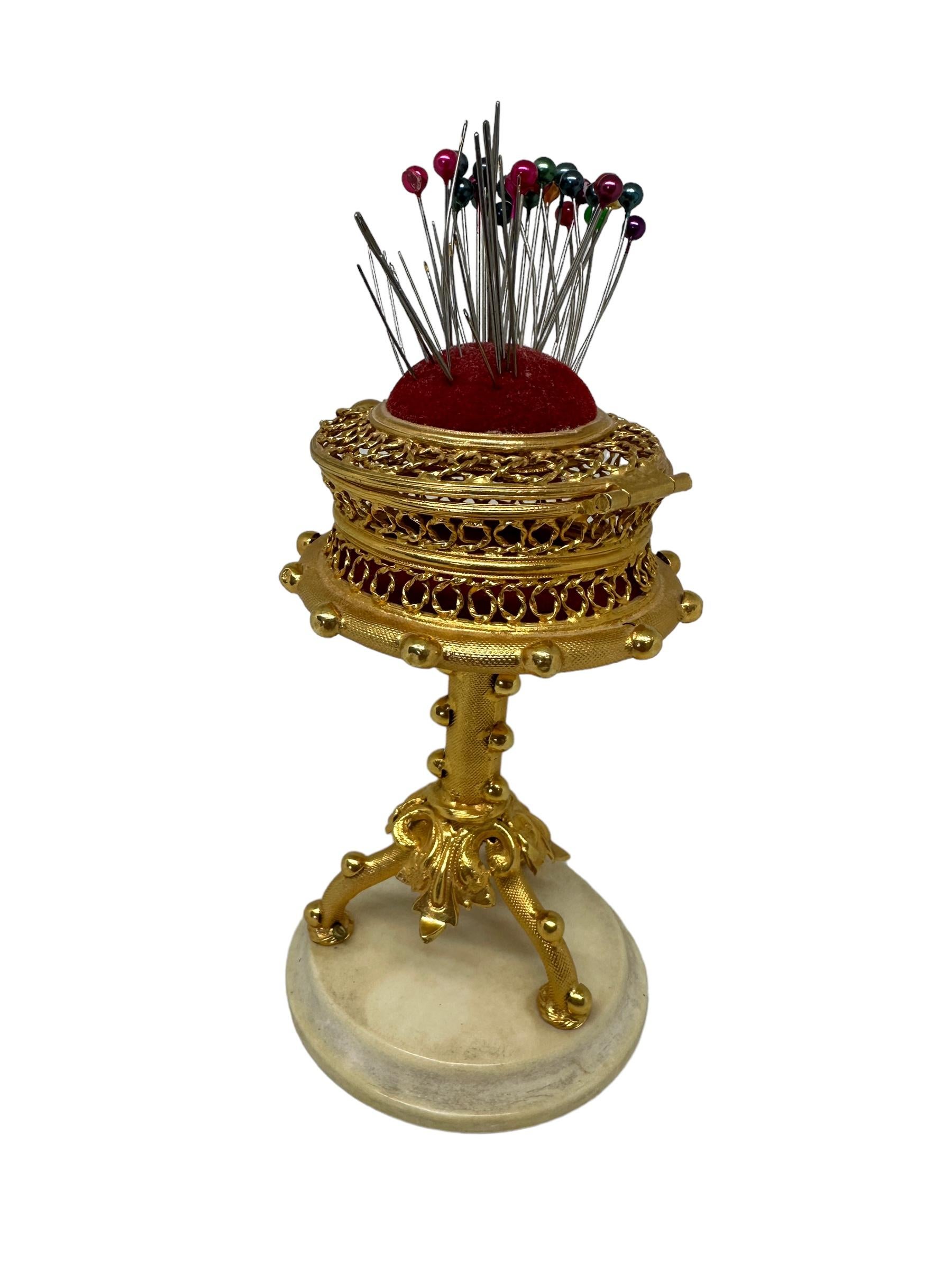 Precioso alfiletero de Ormolu S. XIX, 1890, Austria Austríaco en venta