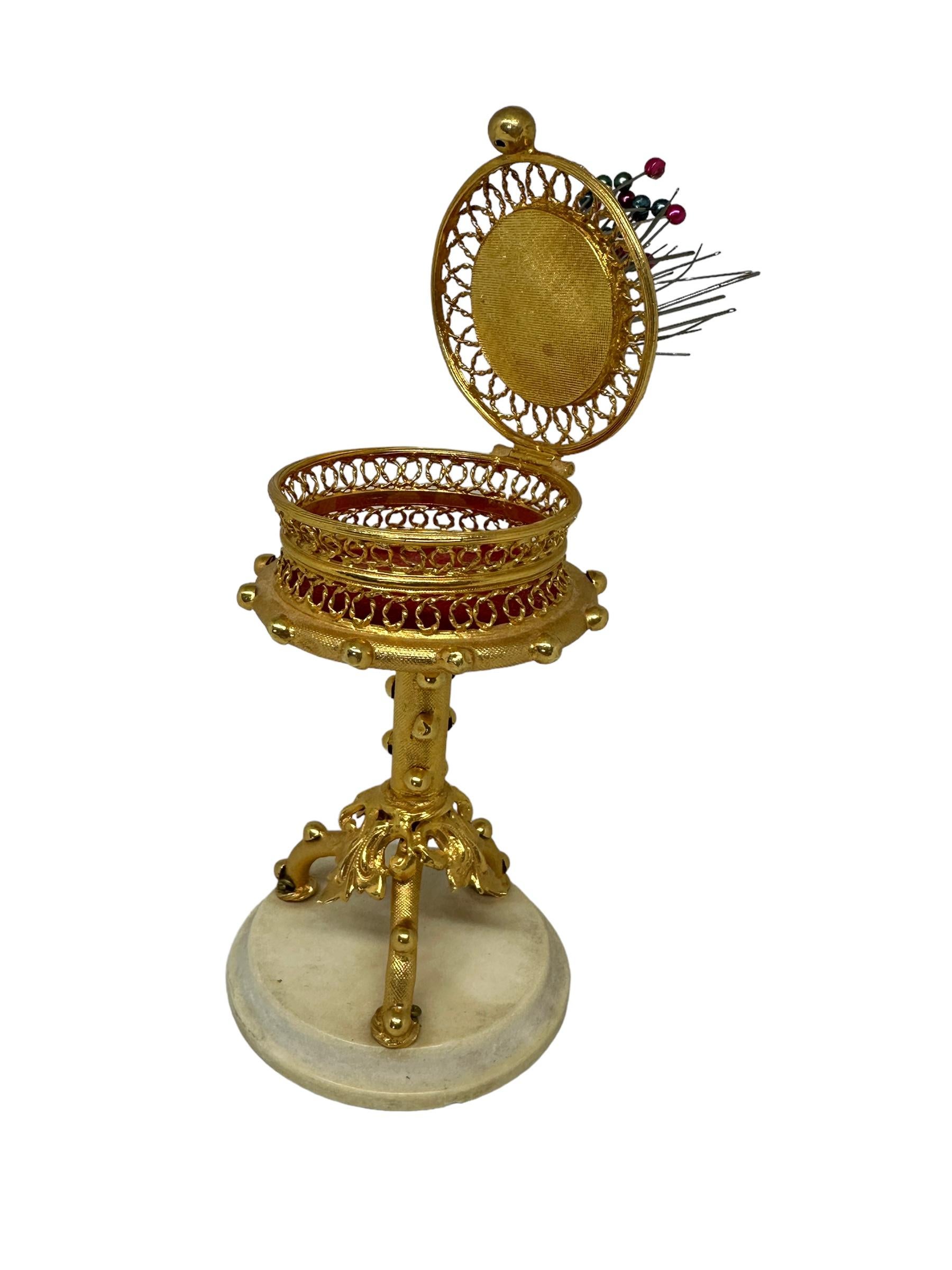 Beautiful Ormolu Pincushion Needle Box 19th C. 1890s, Austria In Good Condition For Sale In Nuernberg, DE