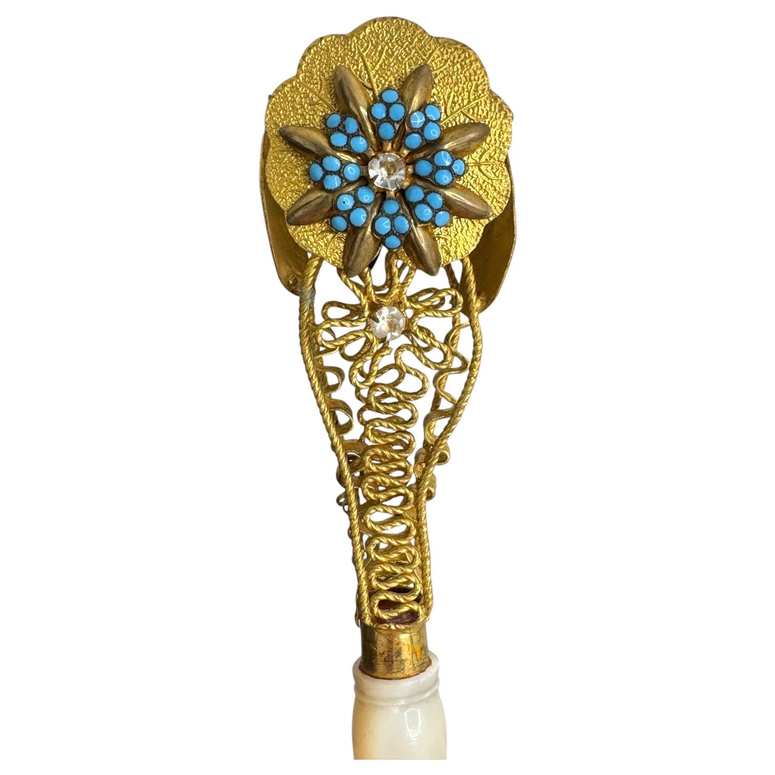 Bellissimo portacandele in ormolu A.I.C. del 19° secolo con fiori e foglie in pietra preziosa del 1860 in vendita 8