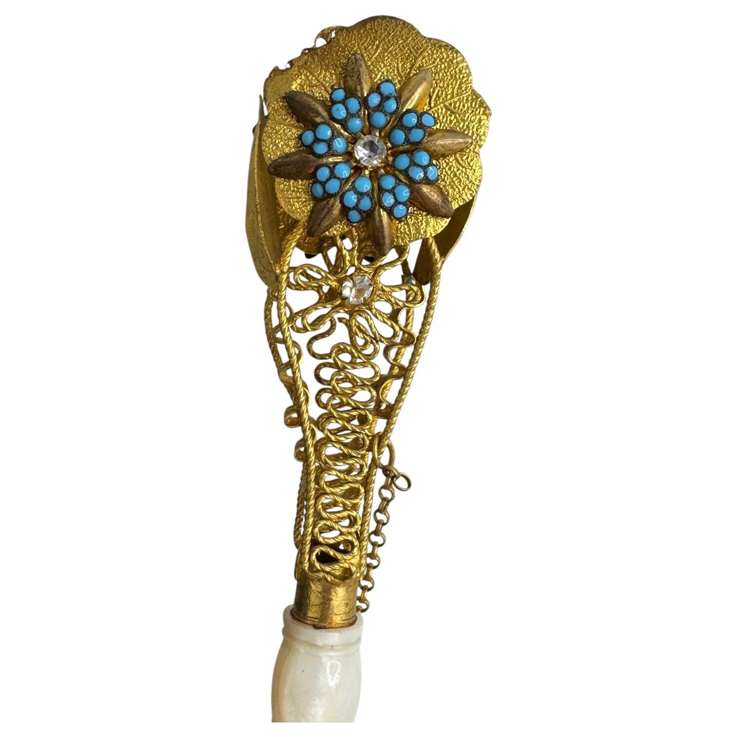 Bellissimo portacandele in ormolu A.I.C. del 19° secolo con fiori e foglie in pietra preziosa del 1860 in vendita 9