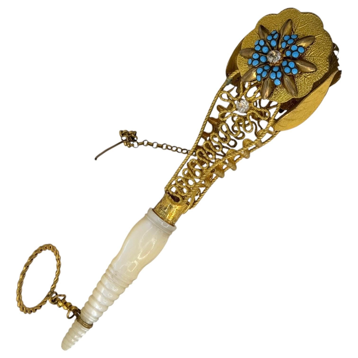 Austriaco Bellissimo portacandele in ormolu A.I.C. del 19° secolo con fiori e foglie in pietra preziosa del 1860 in vendita
