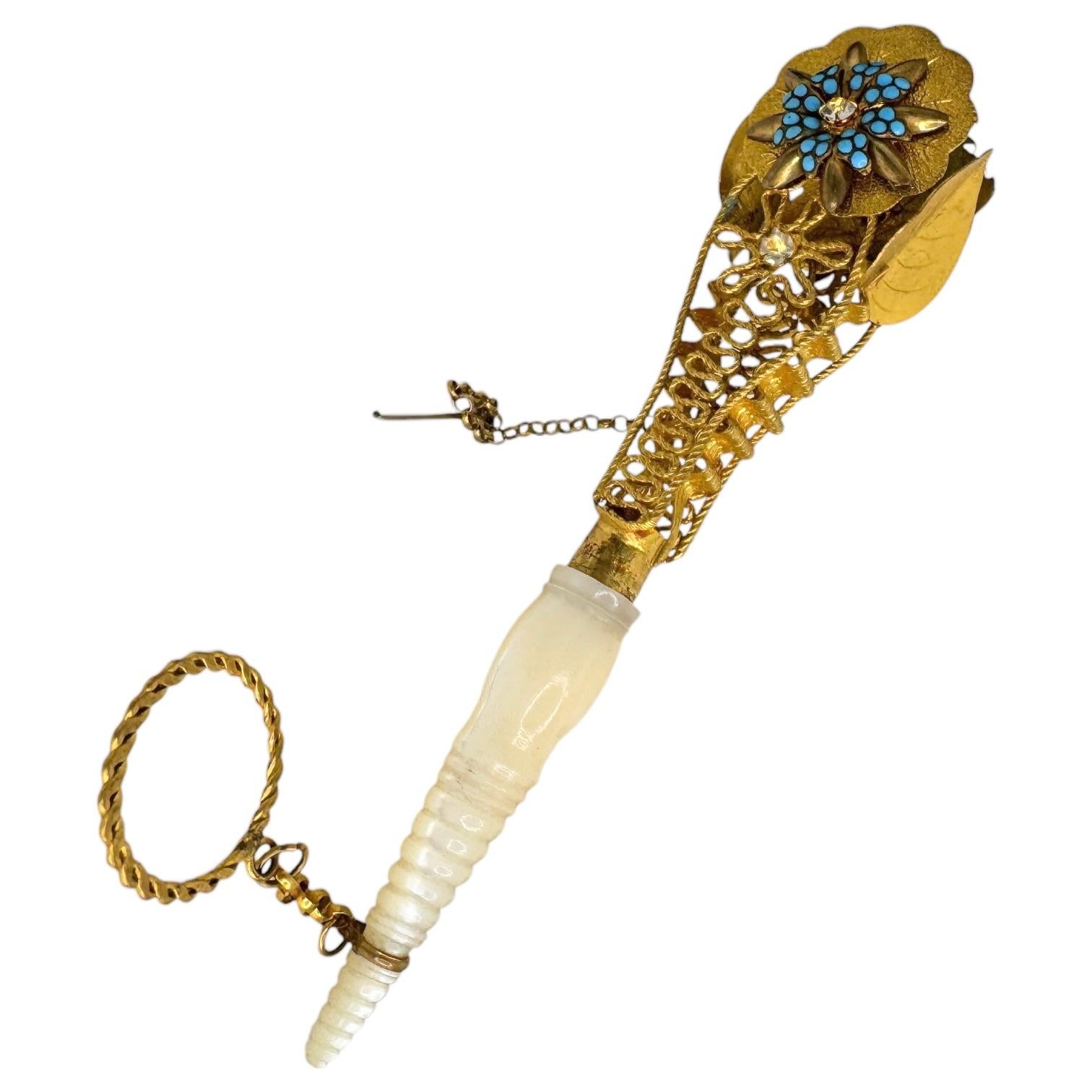 Bellissimo portacandele in ormolu A.I.C. del 19° secolo con fiori e foglie in pietra preziosa del 1860 In condizioni buone in vendita a Nuernberg, DE