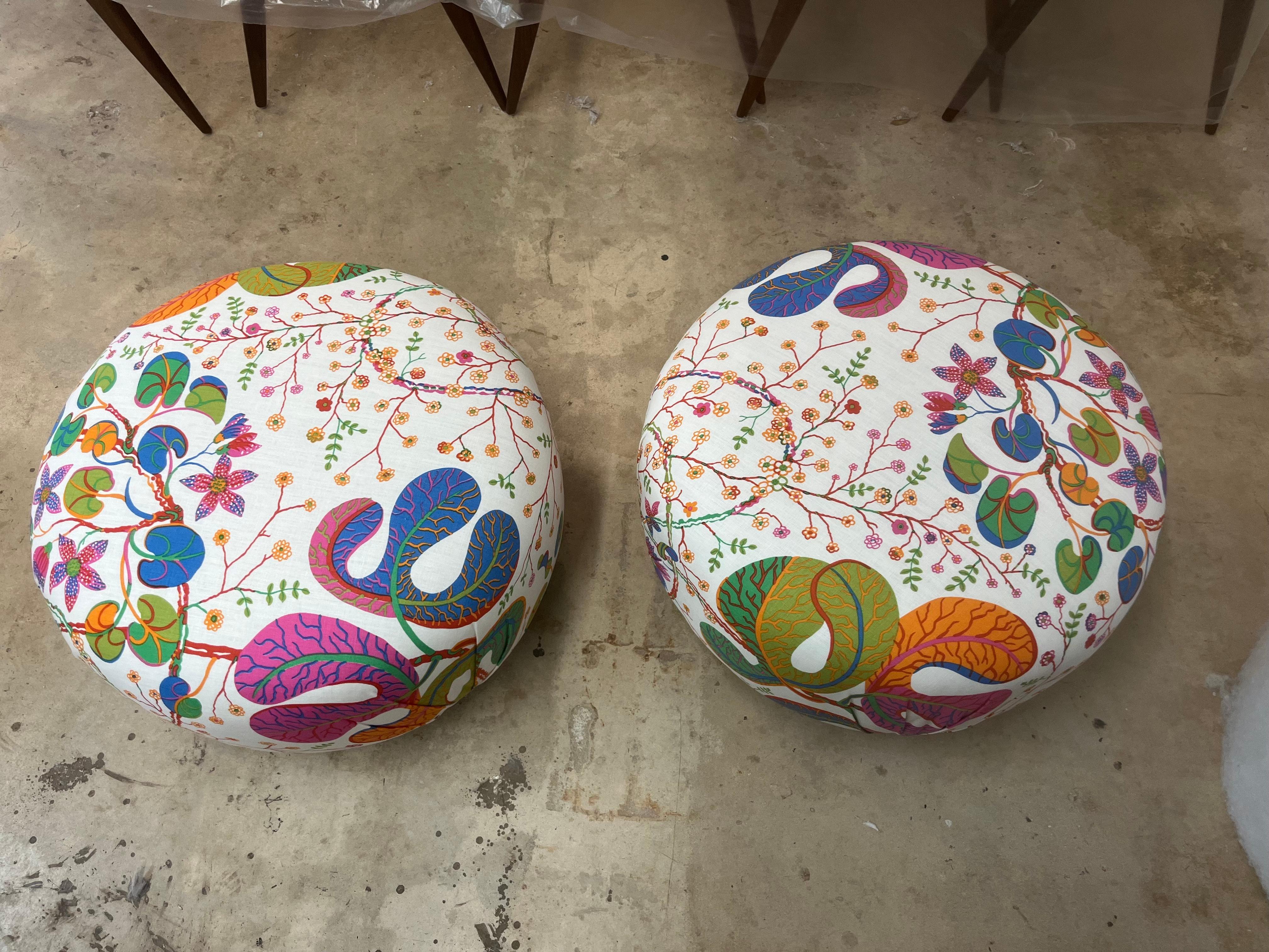 Schöne Ottomane, Hocker aus Josef Frank Teheran-Leinenstoff von Svenskt Tenn im Zustand „Hervorragend“ im Angebot in Miami, FL