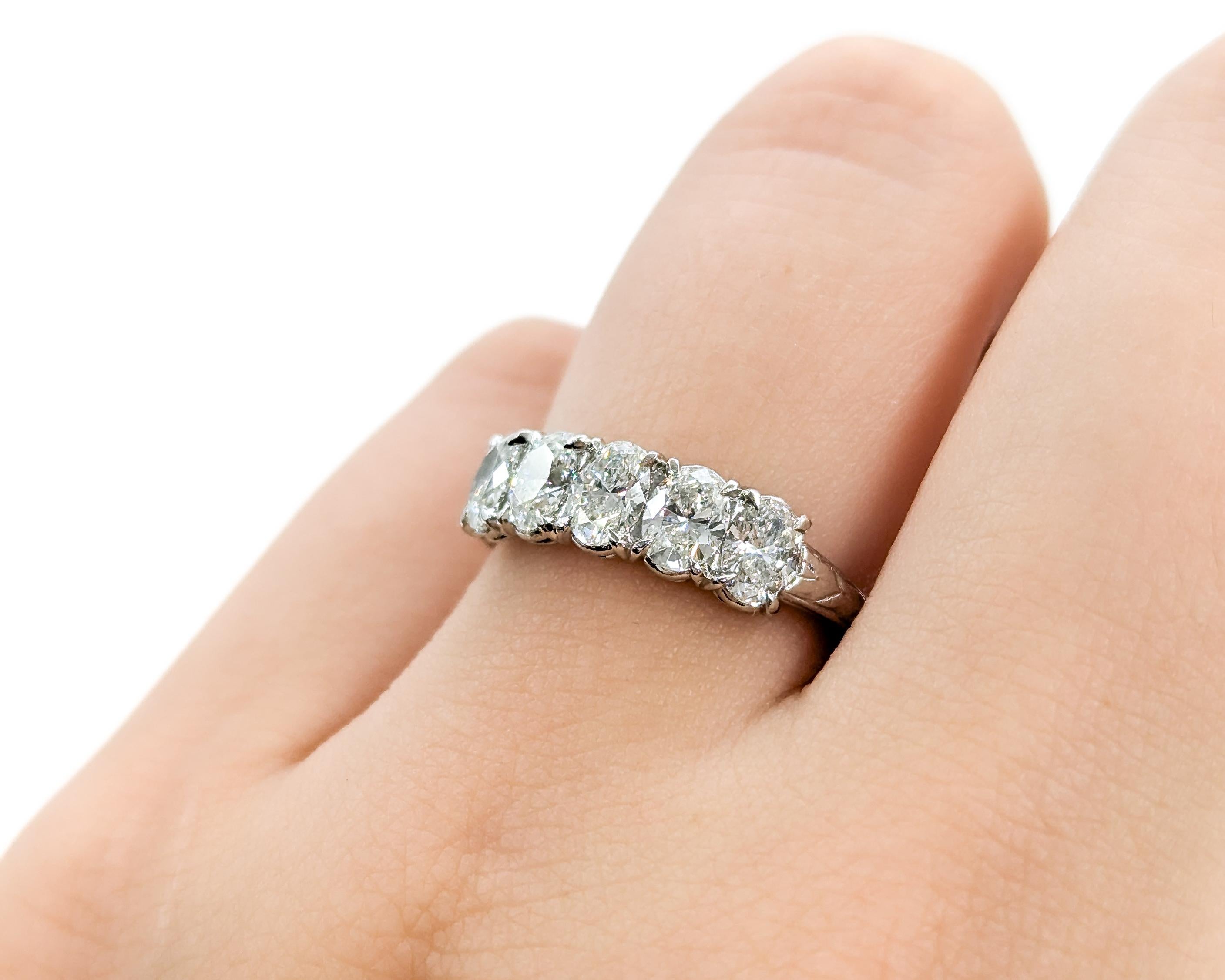 Beautiful Oval Diamond 5-Stone Ring in Platinum In Excellent Condition For Sale In Bloomington, MN