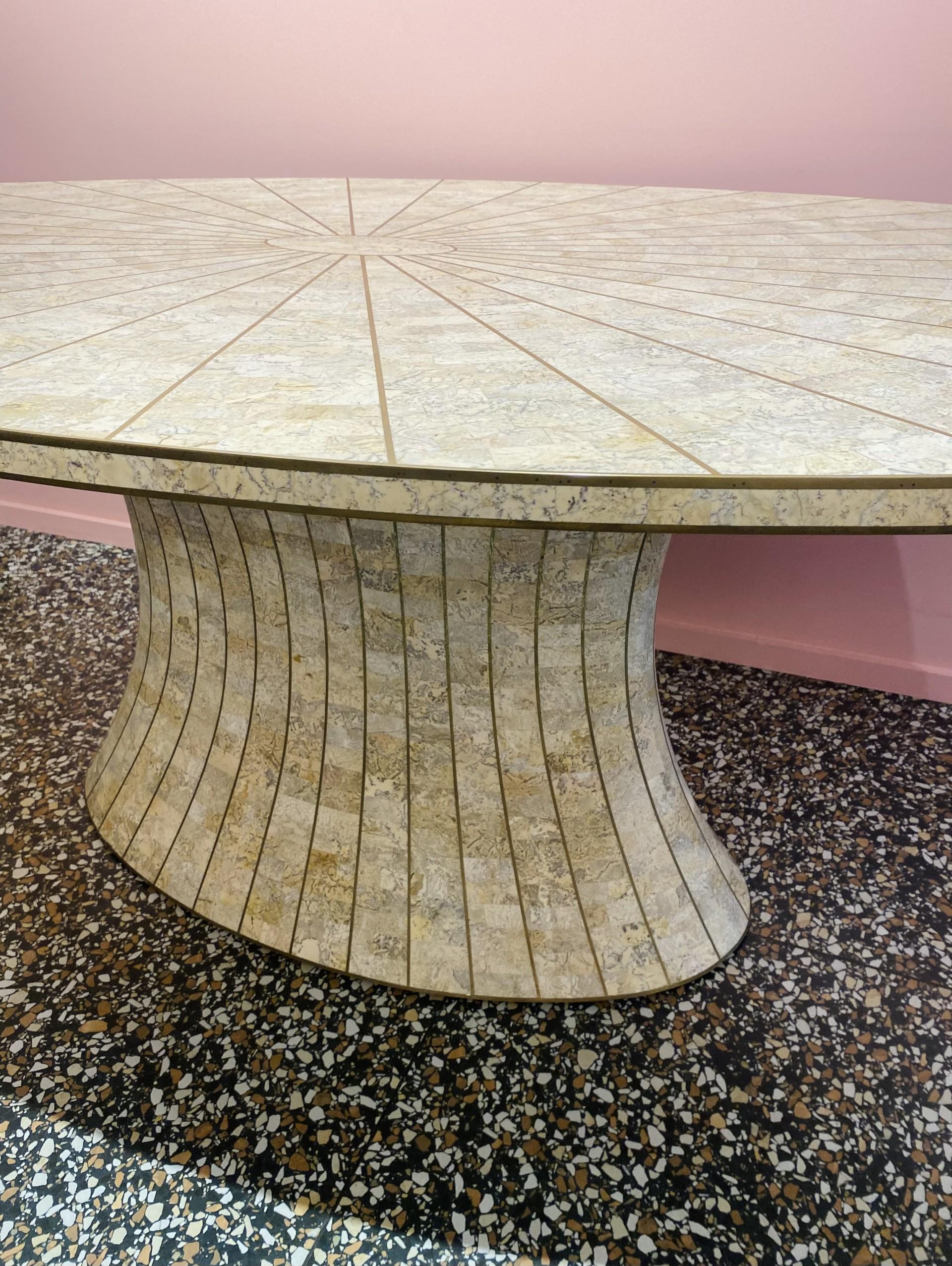 Beautiful oval tessellated stone dining table and brass by Maitland Smith.  In Good Condition For Sale In Renens, CH