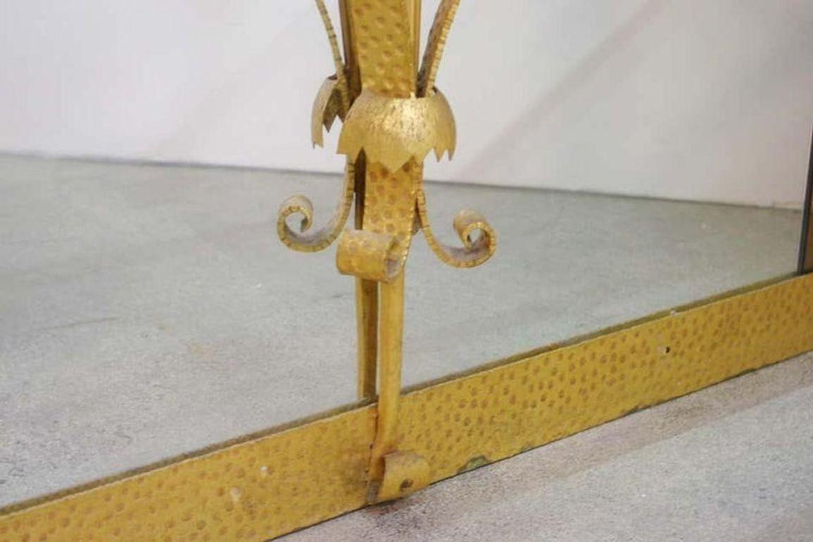 Miroir Art déco italien avec console en métal doré et verre par Cristal Arte, conçu par Pier Luigi Colli, fabriqué à Turin, Italie, vers les années 1950.
Dimensions :
93 