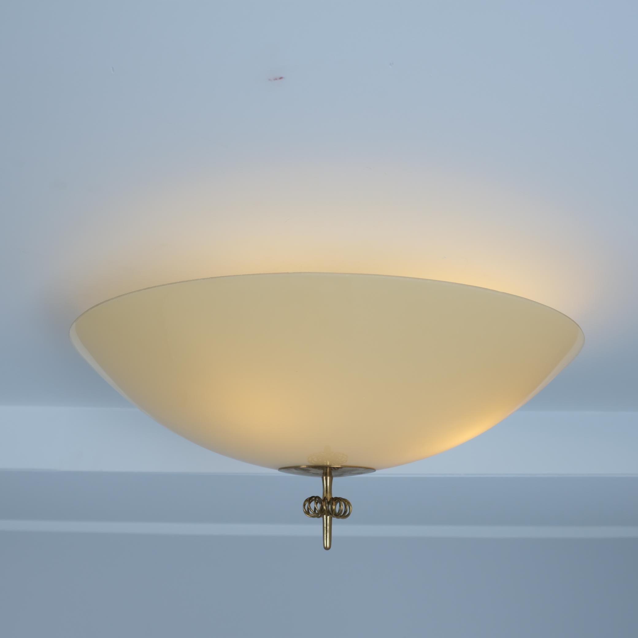 Métal Magnifique affleurant Paavo Tynell Numéro de modèle 1088, laiton et verre, Idman années 1950 en vente