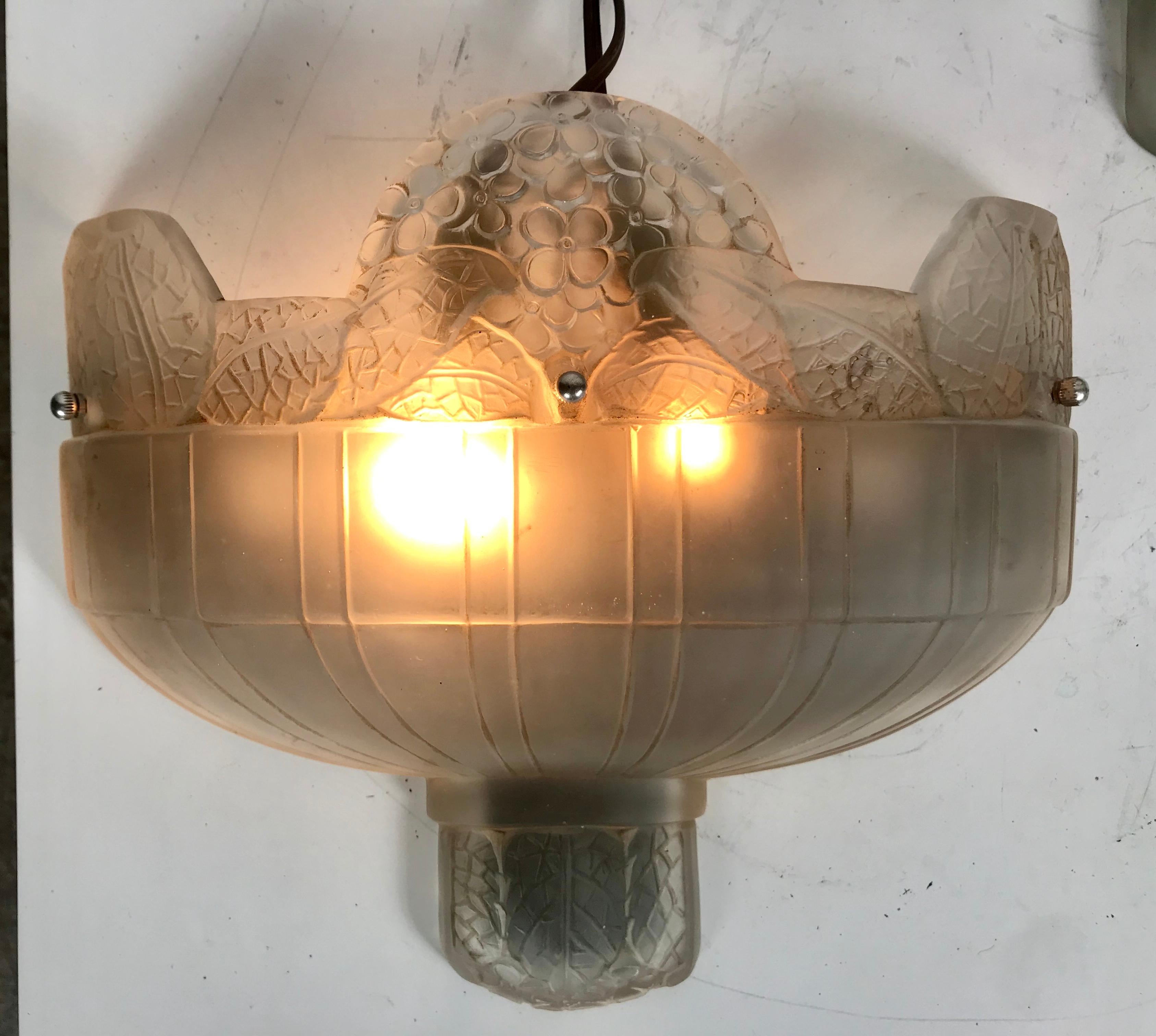 Art Glass Beautiful Pair of French Art Deco Glass Wall Sconces, after Lalique For Sale