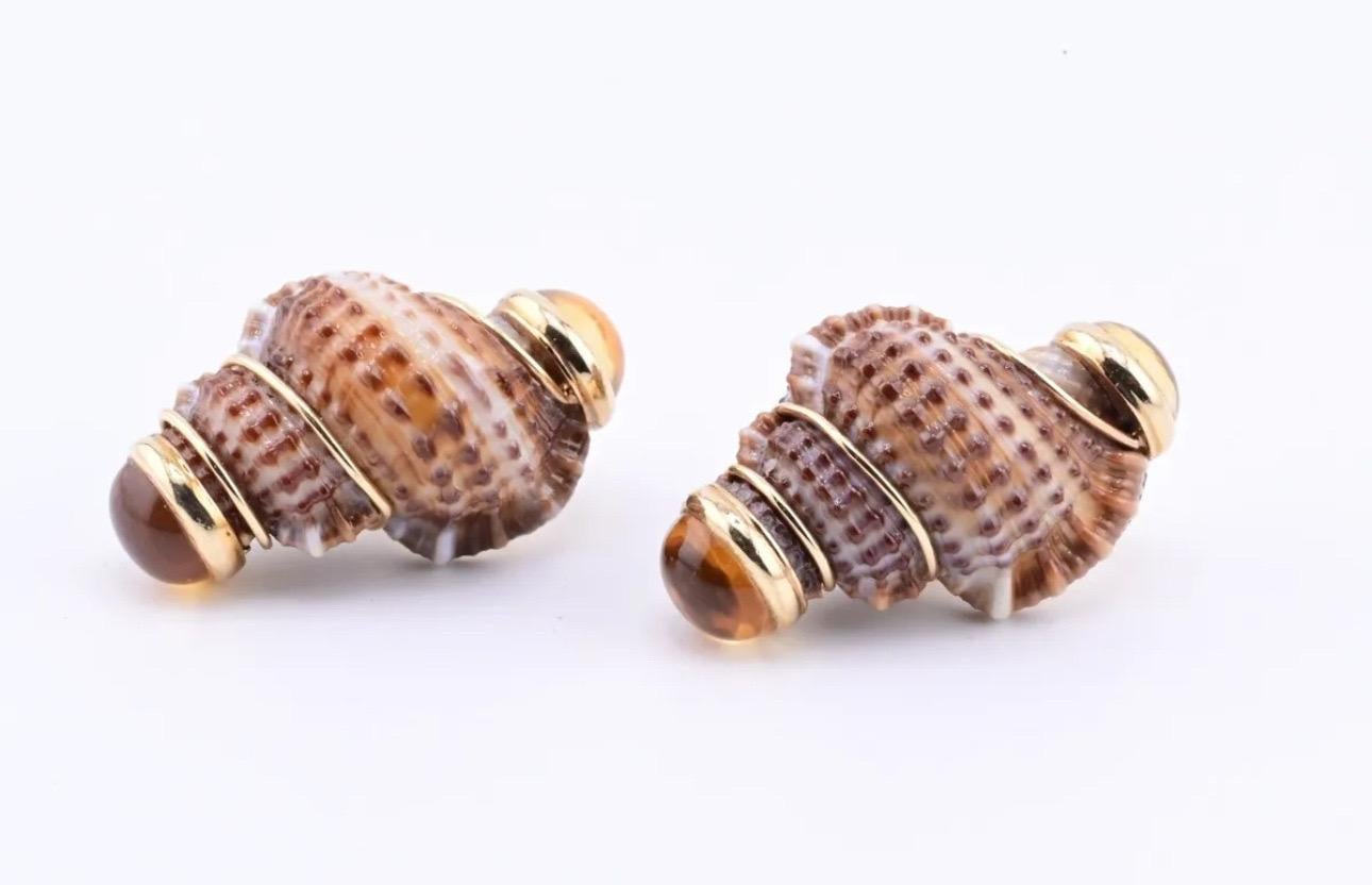 Add a touch of beauty to your look with this stunning pair of Maz seashell earrings. These 14K gold clip-on earrings feature a beautiful seashell design that is perfect for any occasion. Whether you're dressing up for a night out or just looking to
