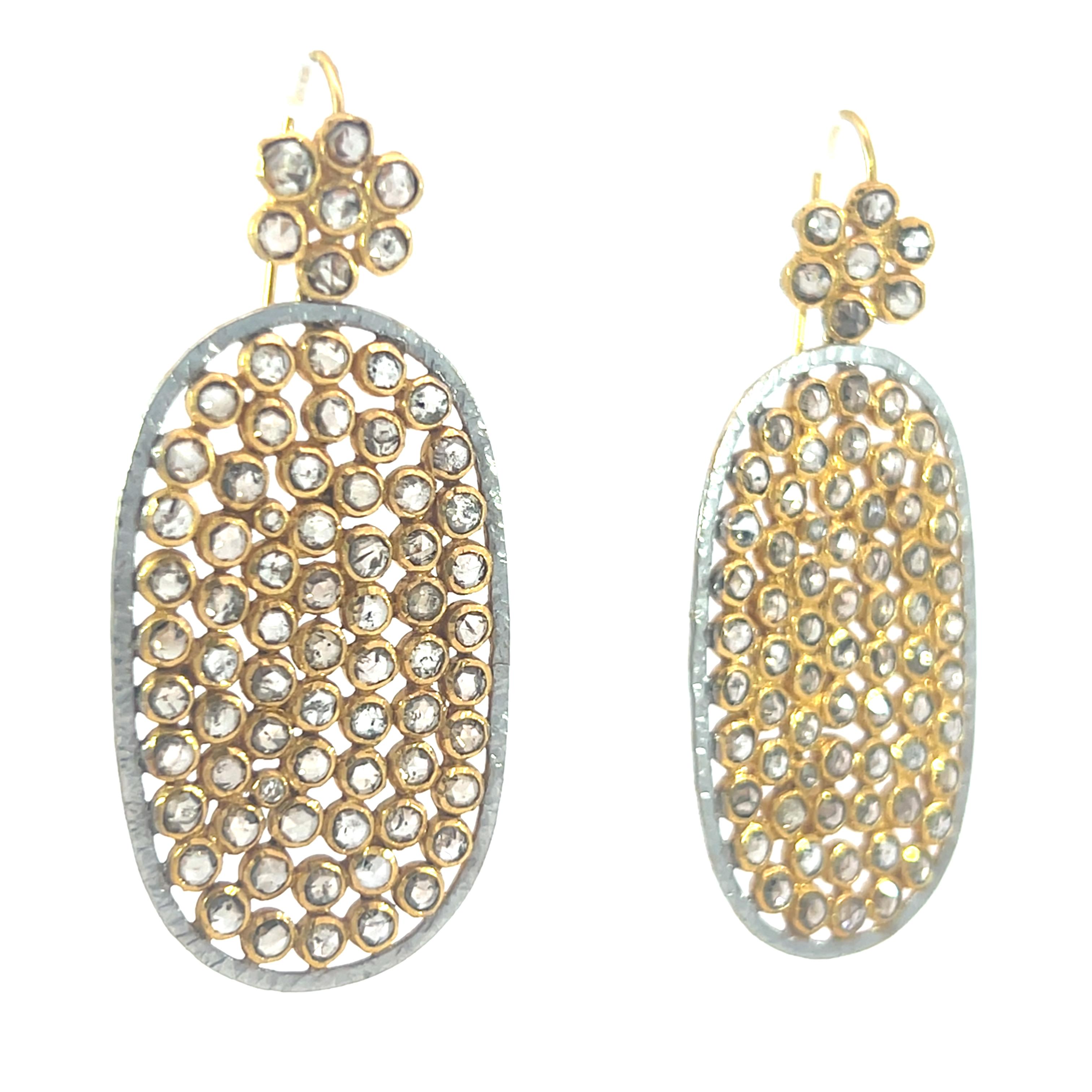Taglio rotondo Bellissimo paio di orecchini in oro 18Kt e argento con diamanti in vendita