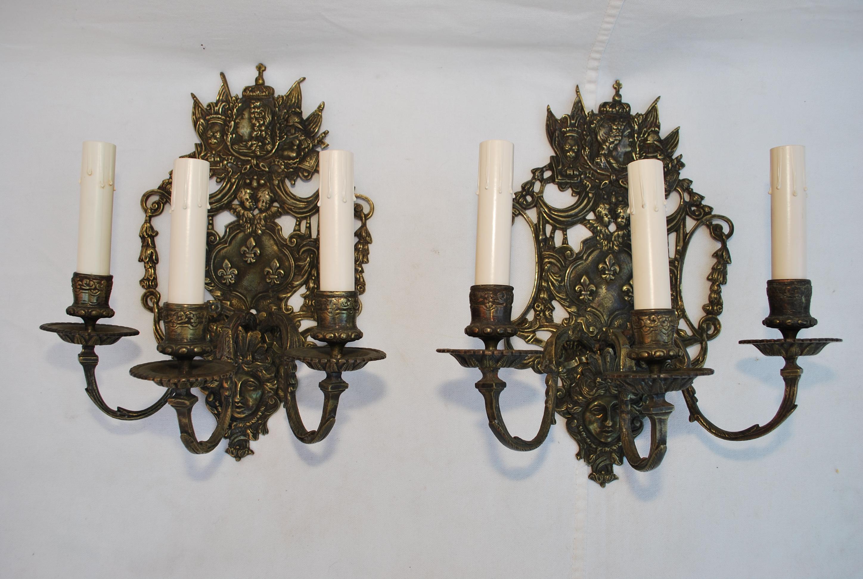 Beautiful Pair of 19 th Century French bronze sconces For Sale 5