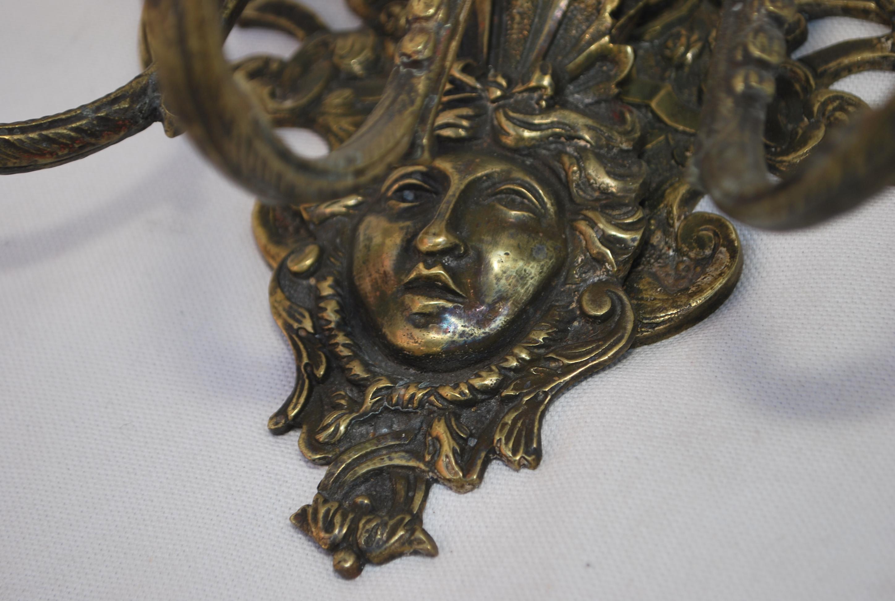 Beautiful Pair of 19 th Century French bronze sconces In Good Condition For Sale In Los Angeles, CA