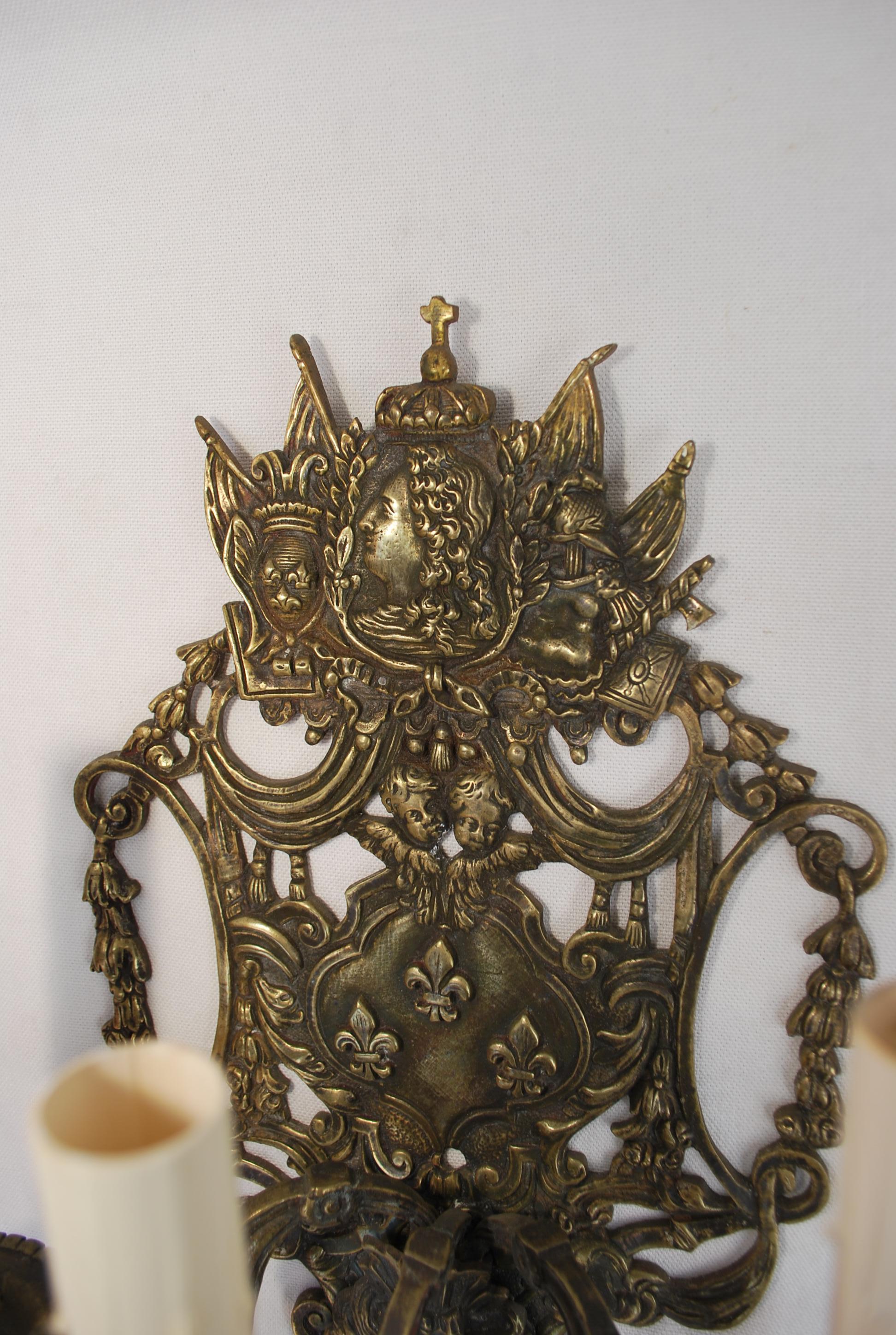 Beautiful Pair of 19 th Century French bronze sconces For Sale 3