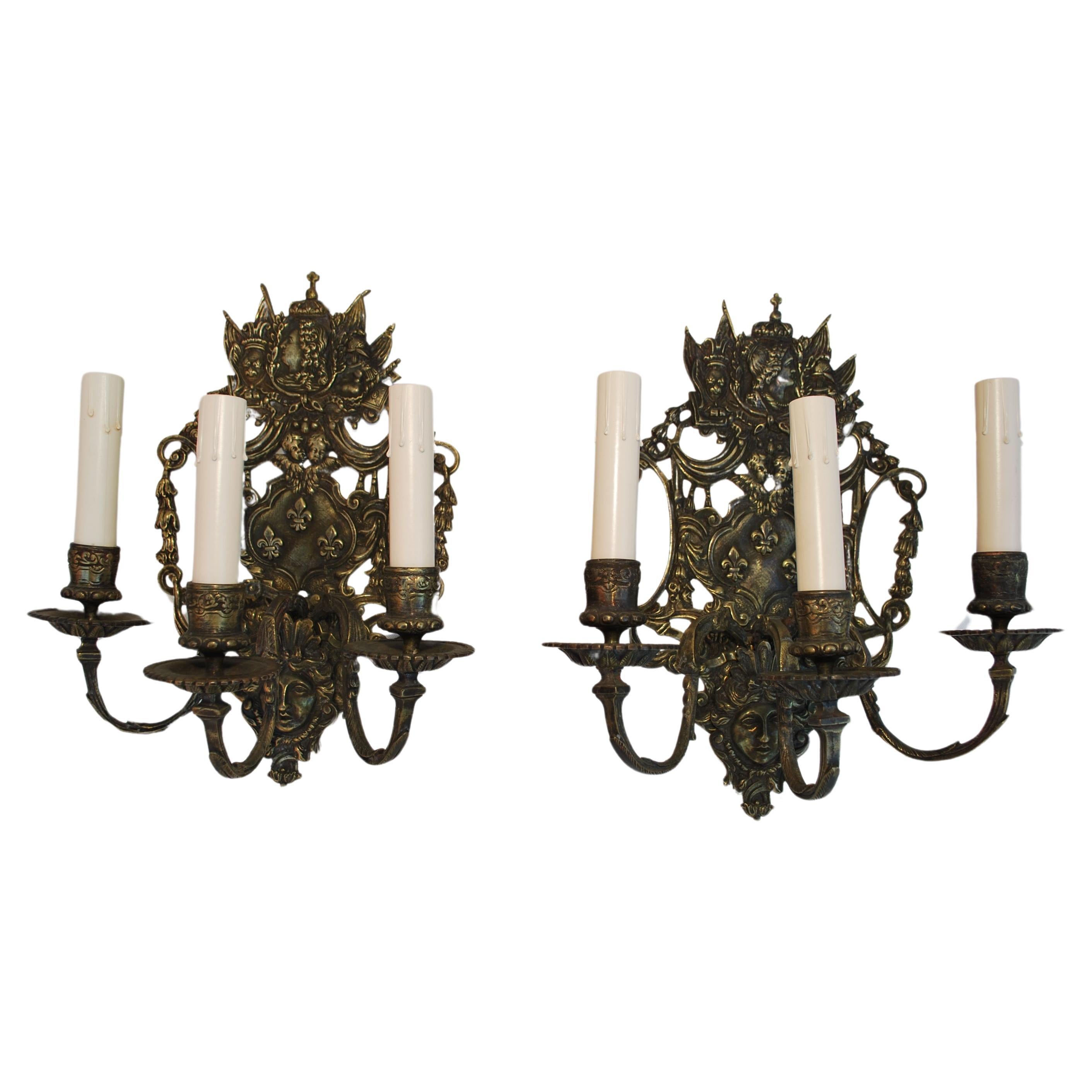 Beautiful Pair of 19 th Century French bronze sconces For Sale