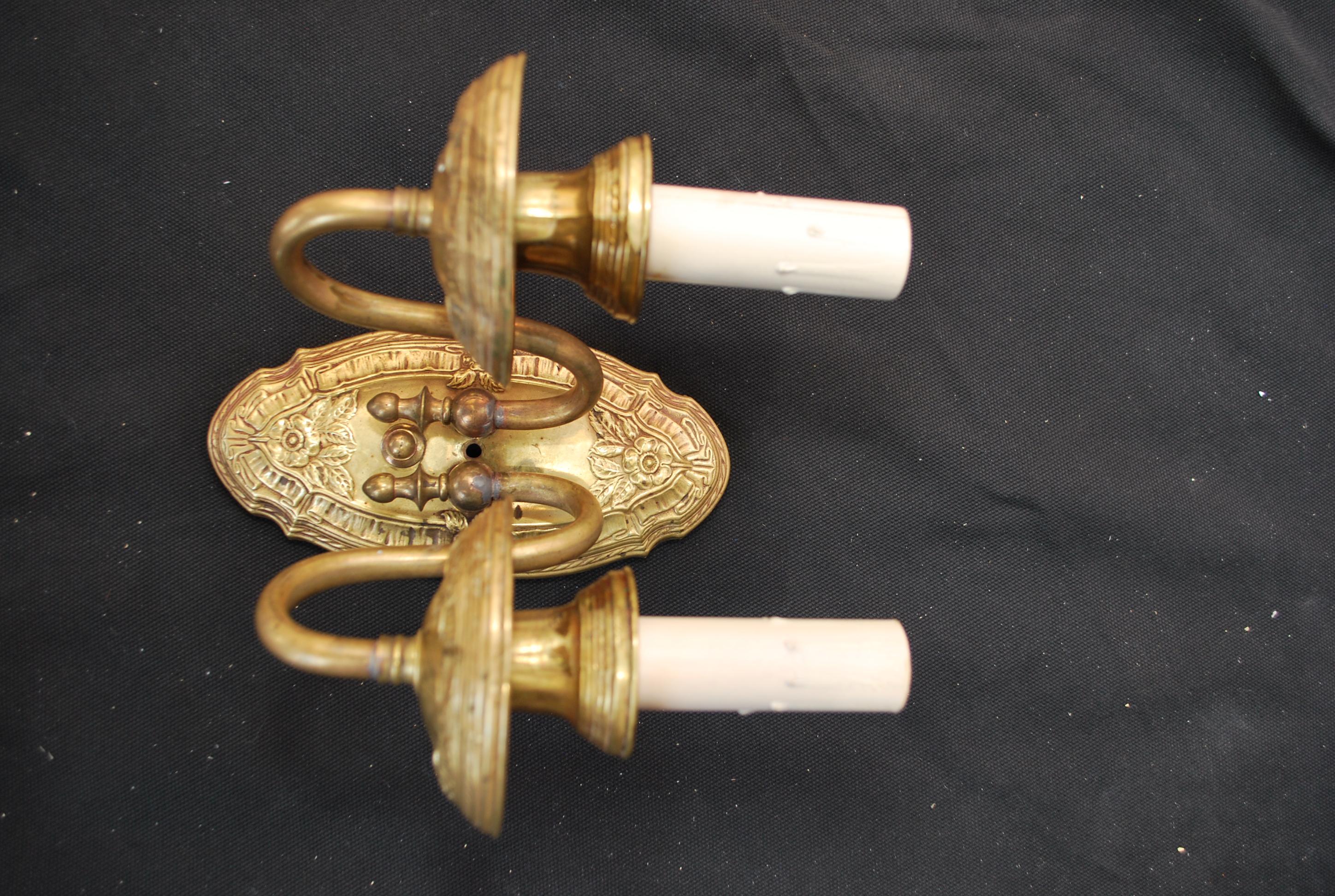 American Beautiful Pair of 1920s Brass Sconces For Sale