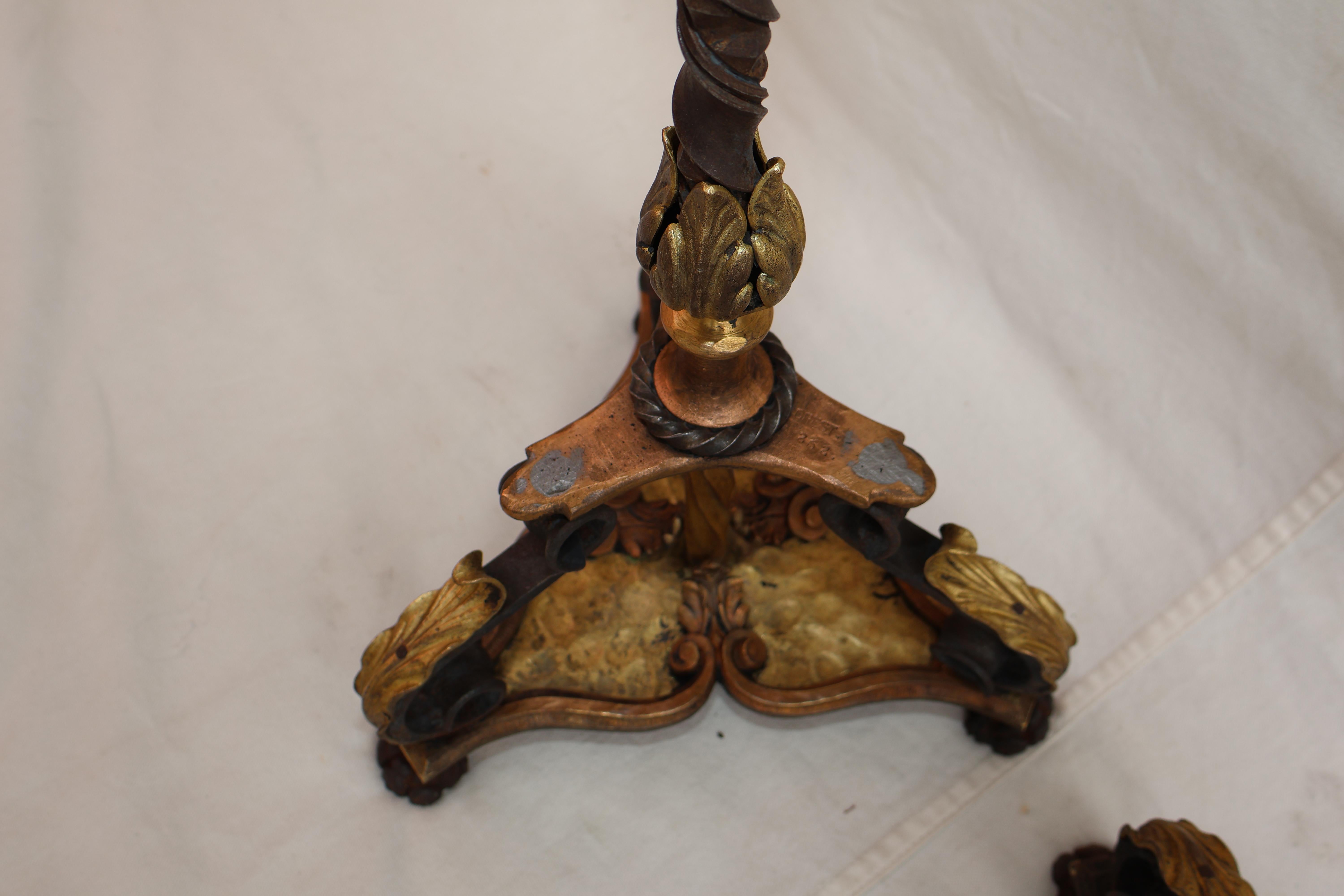 Preciosa pareja de antorchas de hierro/bronce/latón de los años 20 Estadounidense en venta