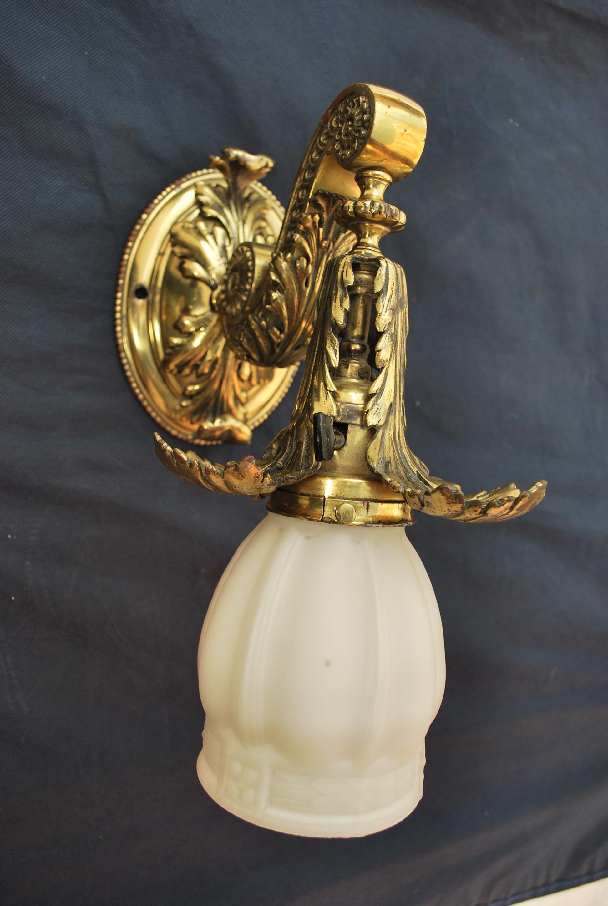 Beautiful pair of 1920's solid Brass sconces For Sale 1