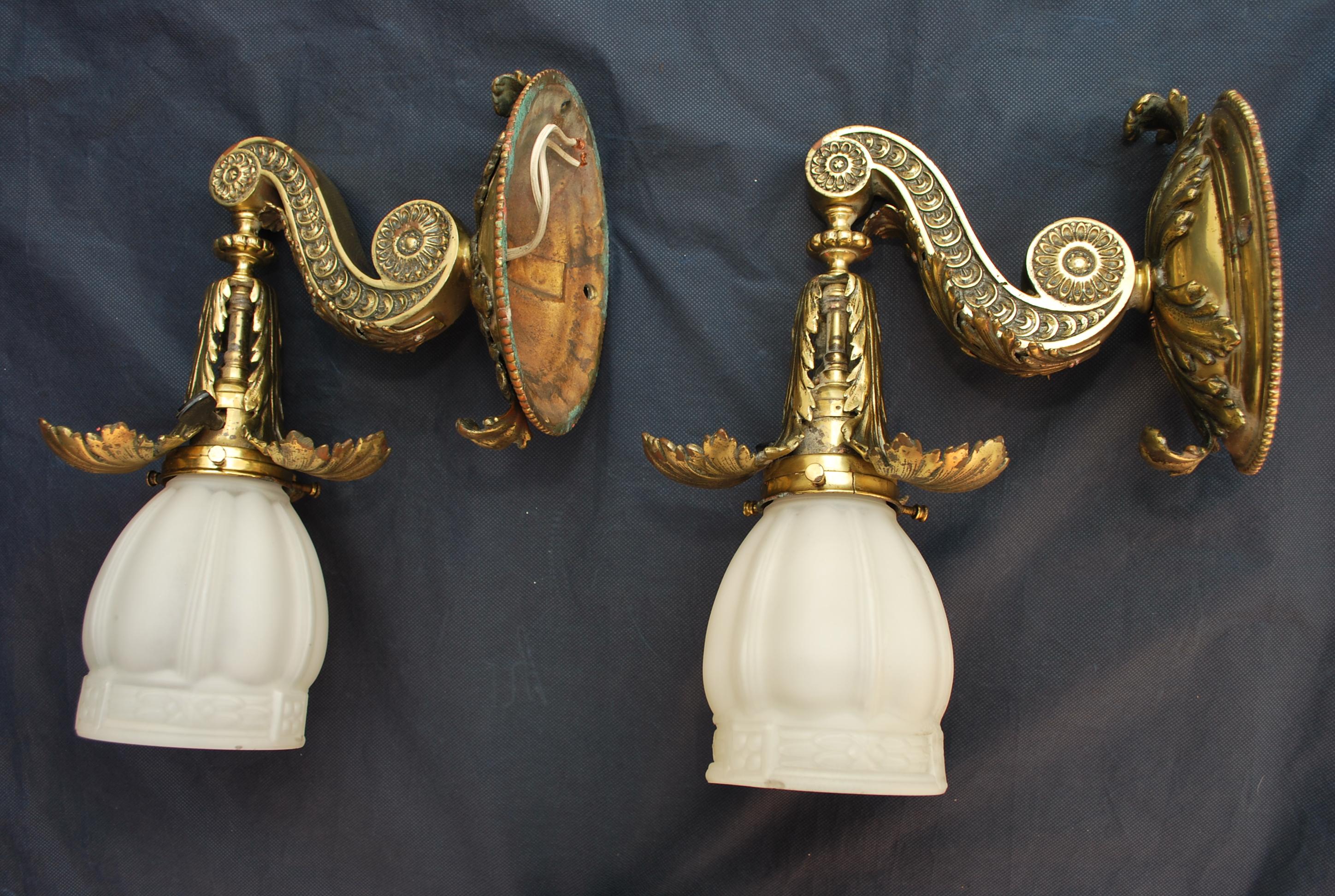 Beautiful pair of 1920's solid Brass sconces For Sale 3