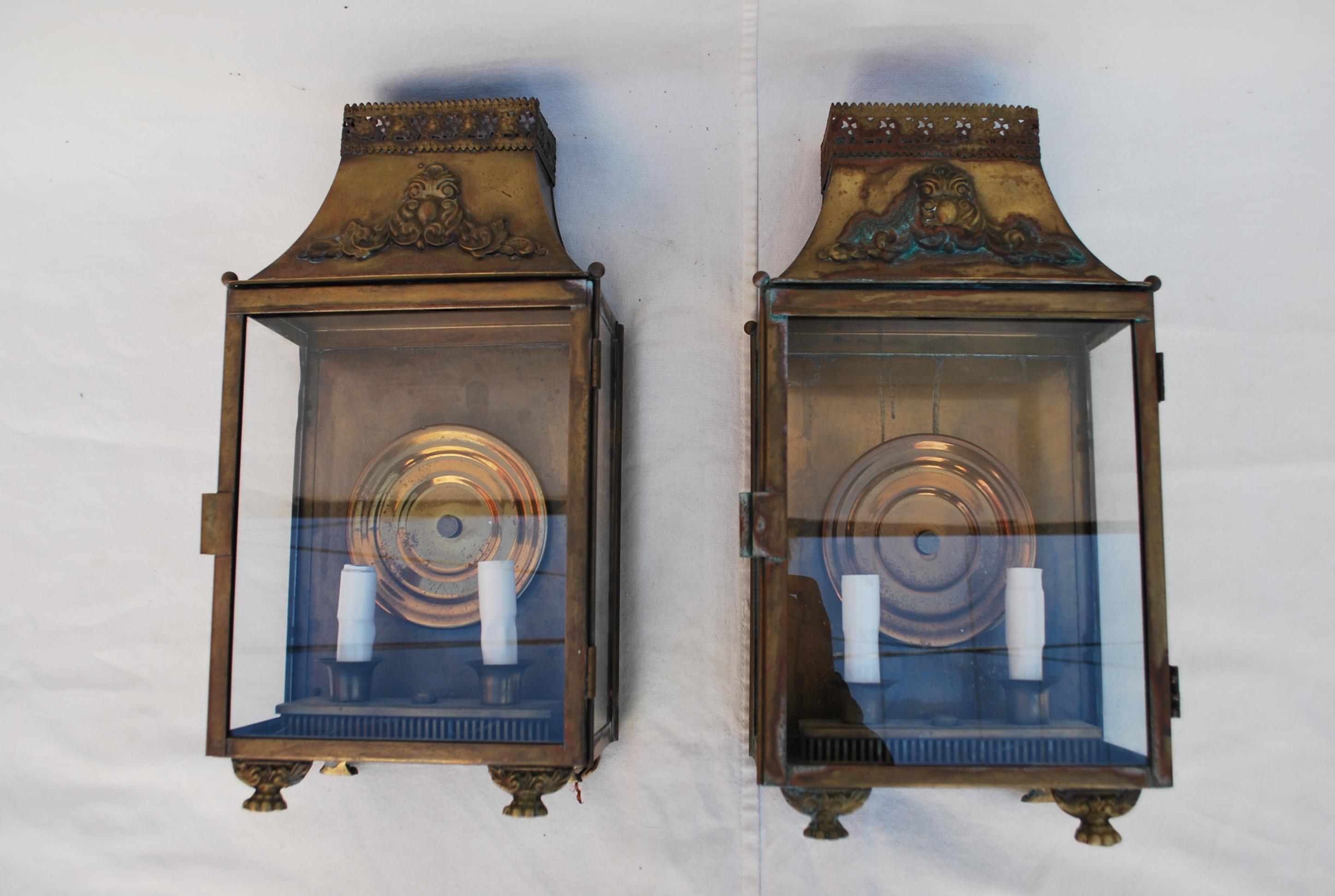 Splendida coppia di oggetti degli anni '30  applique da esterno/interno in stile coloniale in vendita 4