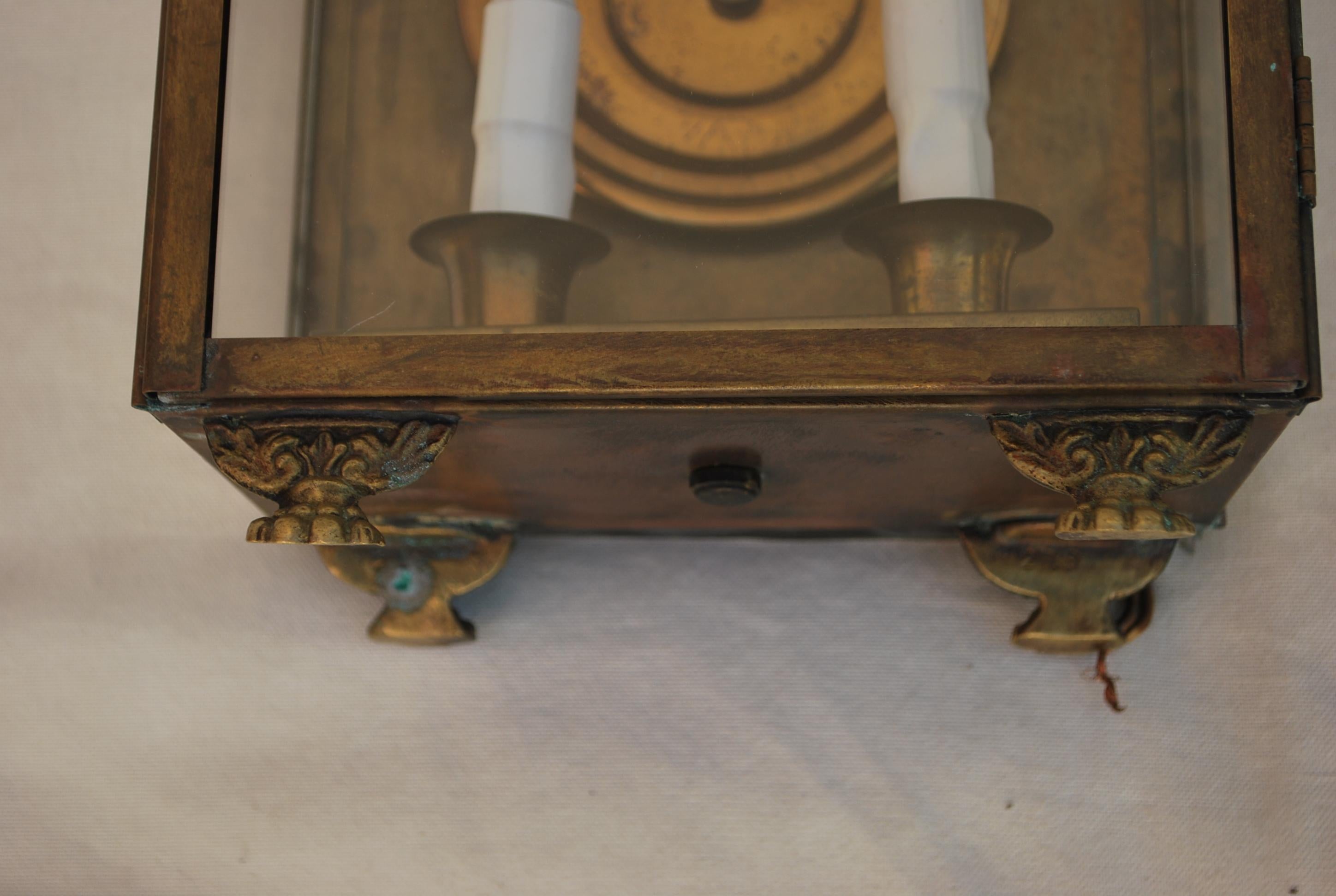 Americano Splendida coppia di oggetti degli anni '30  applique da esterno/interno in stile coloniale in vendita