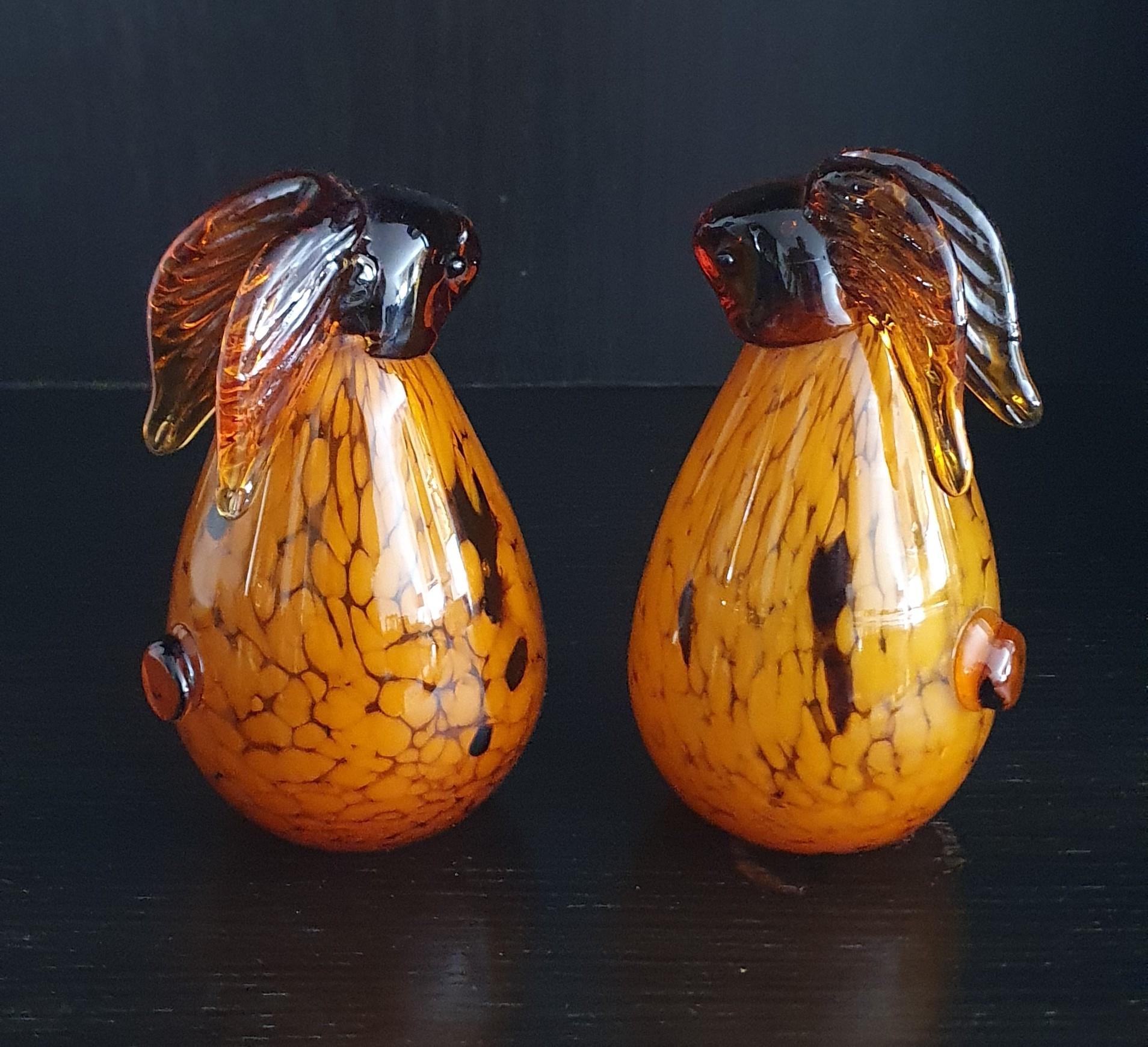 Fatto a mano Bellissima coppia di coniglietti in vetro di Murano degli anni '50 in vetro ambra e vetro latteo in vendita