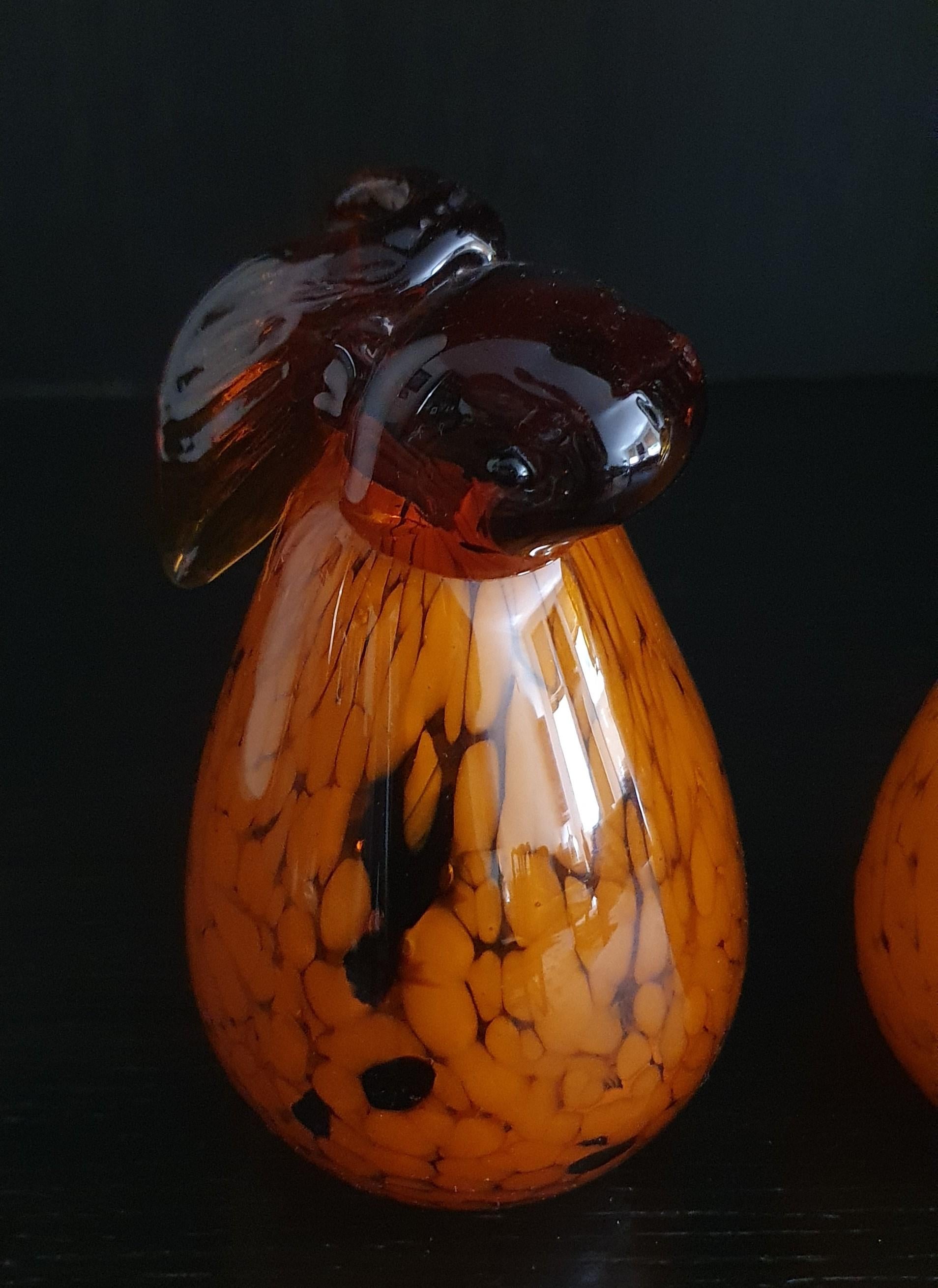Vetro di Murano Bellissima coppia di coniglietti in vetro di Murano degli anni '50 in vetro ambra e vetro latteo in vendita