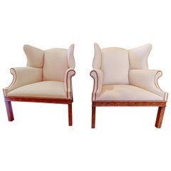 Belle paire de chaises à oreilles en acajou de style Chippendale anglais du 19ème siècle