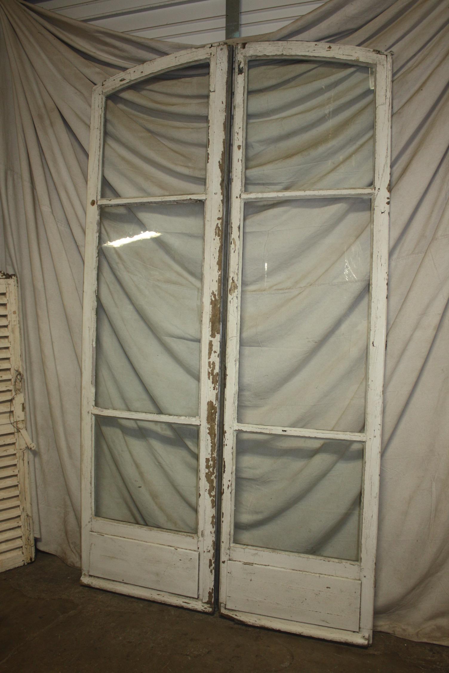 Painted Beautiful Pair of 19th Century French Doors For Sale
