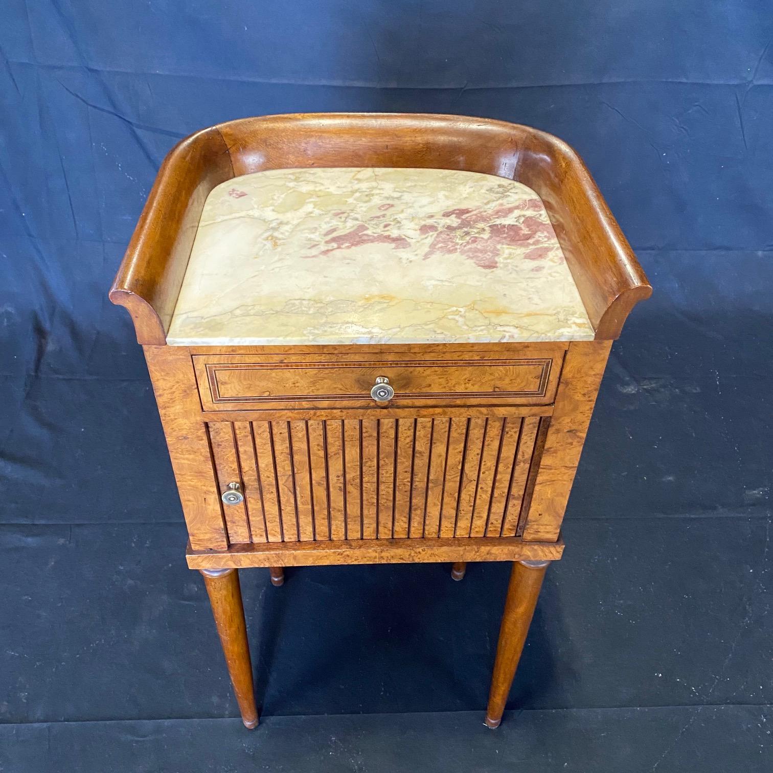 Beautiful Pair of 19th Century French Inlaid Burled Walnut Night Stands 4