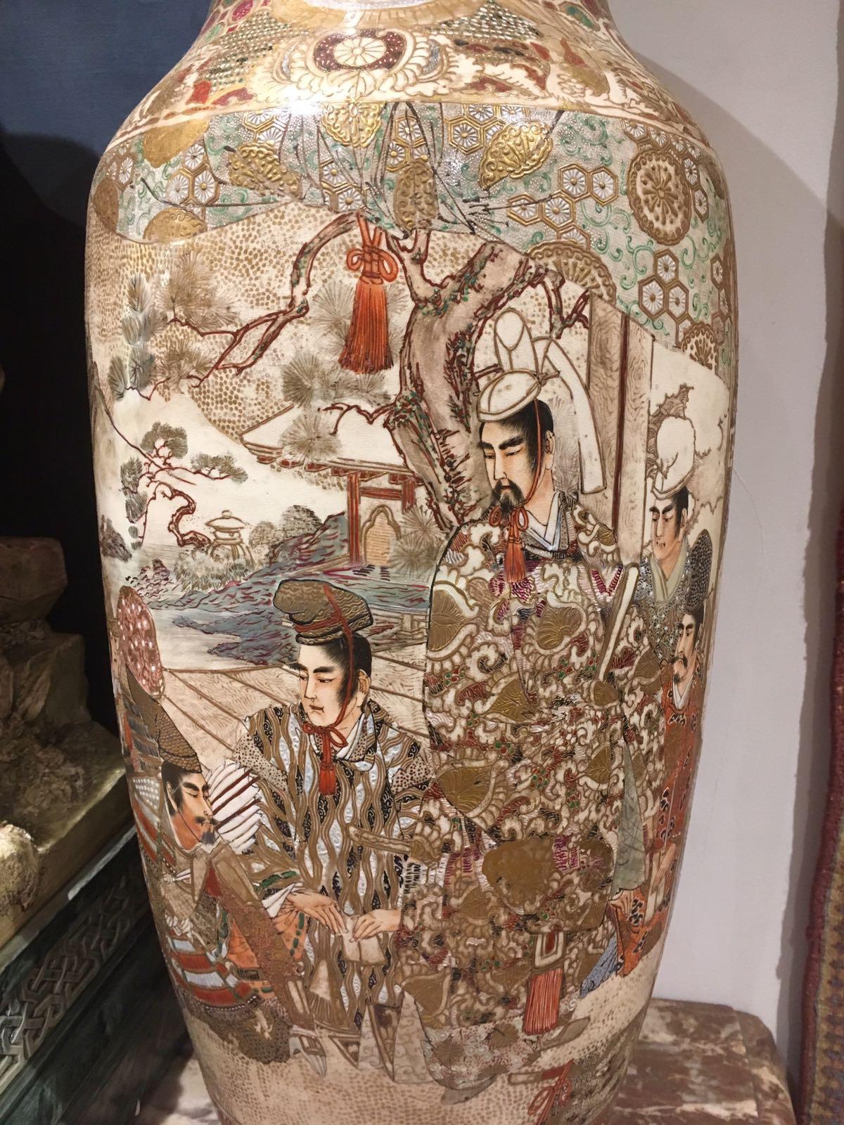 Beautiful Pair of 19th Century Japanese Satsuma Vases, Meiji Period 11