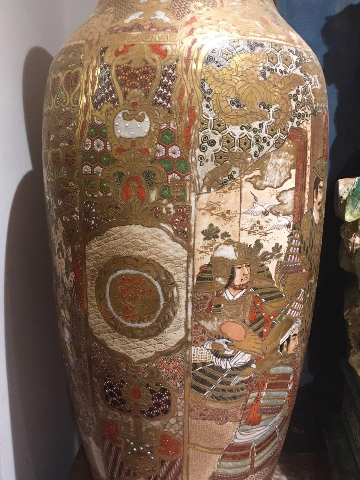 Beautiful Pair of 19th Century Japanese Satsuma Vases, Meiji Period 3