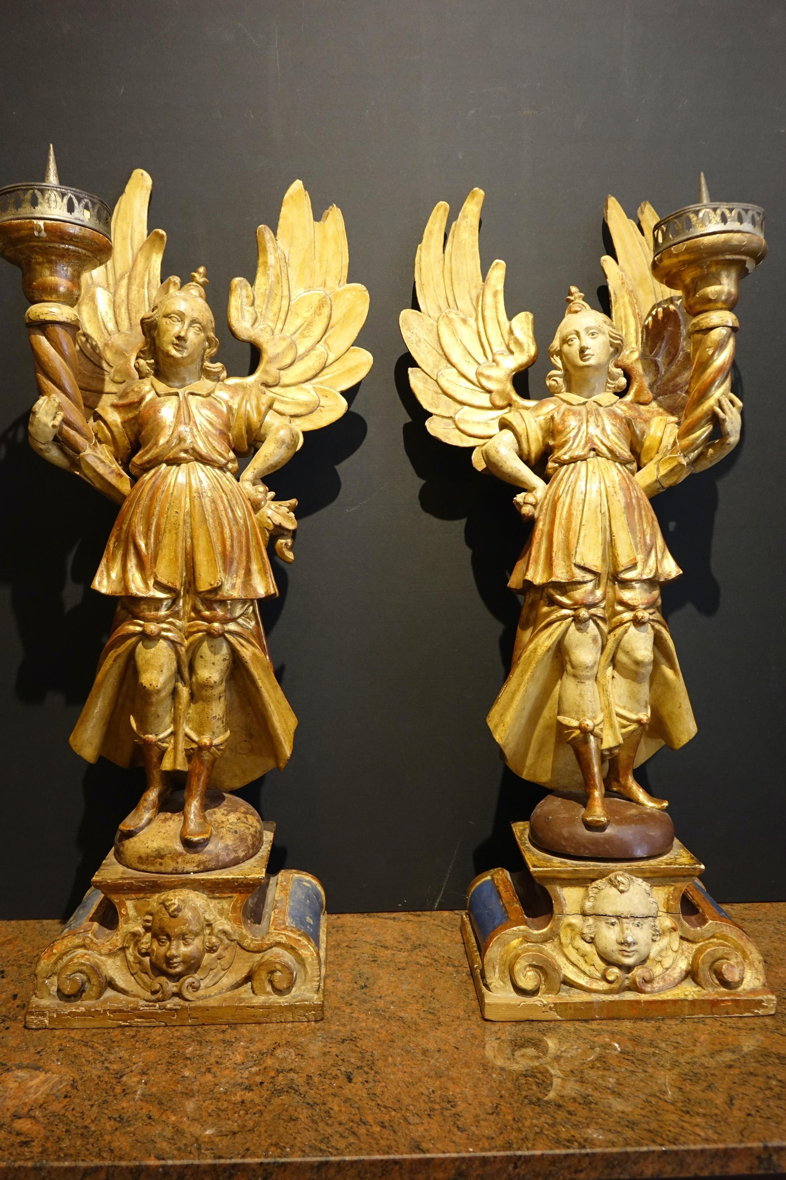 Set of Ceroferous Angels, bearing the light brought by Christ.
Beautiful sculpture . Very fine workmanship . 
Mounted on cherub-like supports, one arm on the hip.
Gilt and polychrome wood, carved in the round.
Provence or Italy, 17th century

