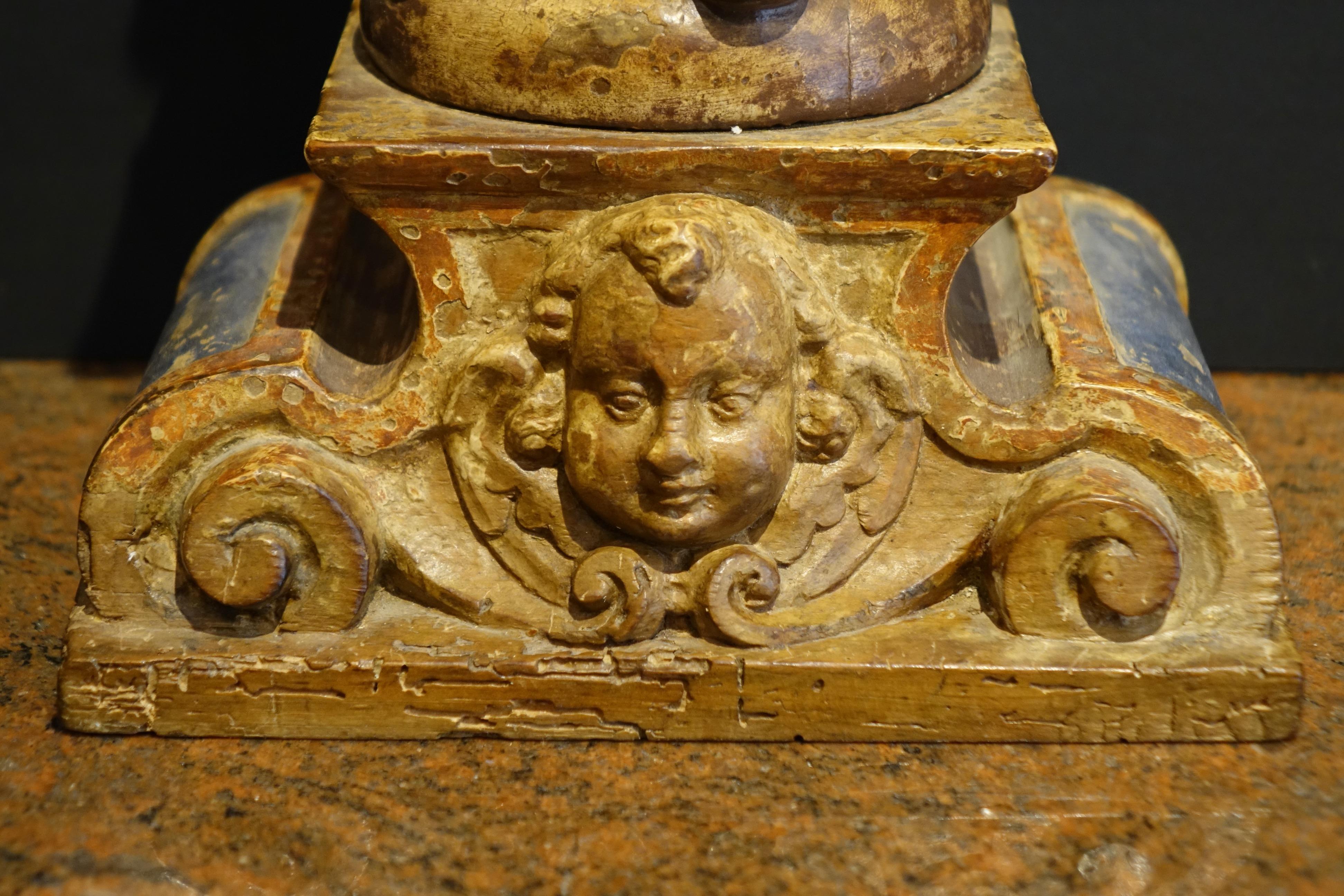Wood Beautiful Pair of Angels, Provence or Italy, 17th c. For Sale