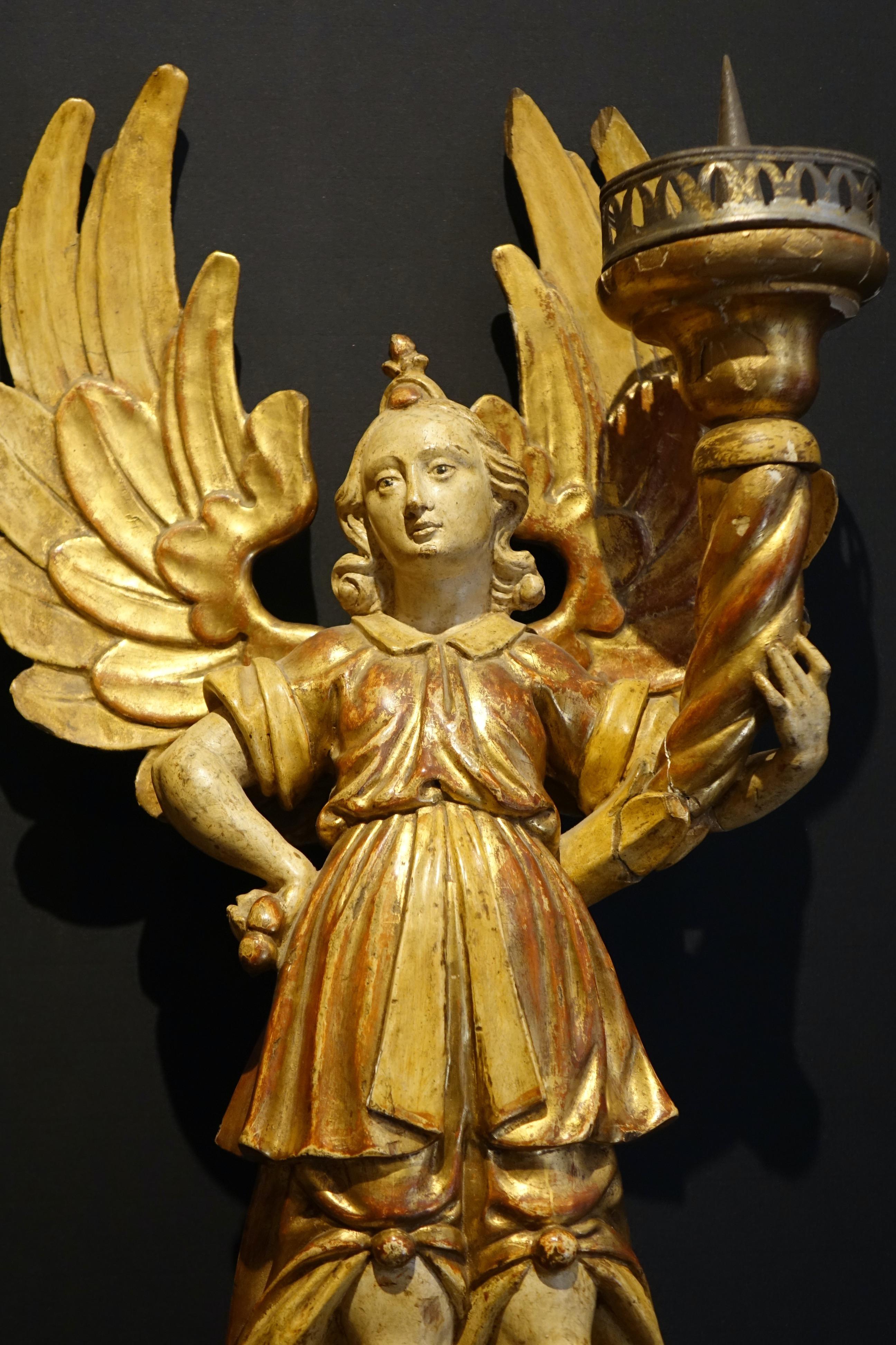 Beautiful Pair of Angels, Provence or Italy, 17th c. For Sale 1