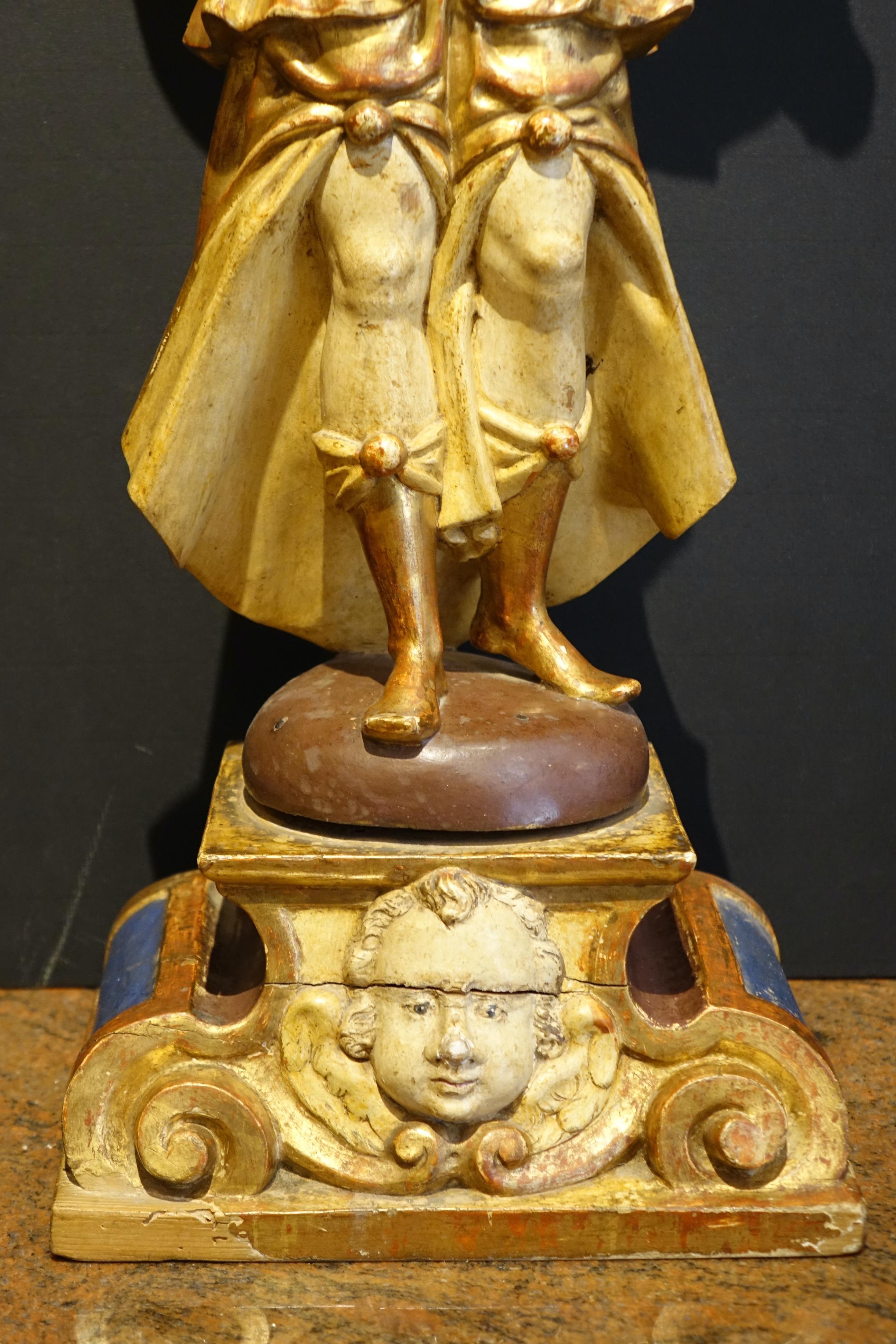 Beautiful Pair of Angels, Provence or Italy, 17th c. For Sale 2