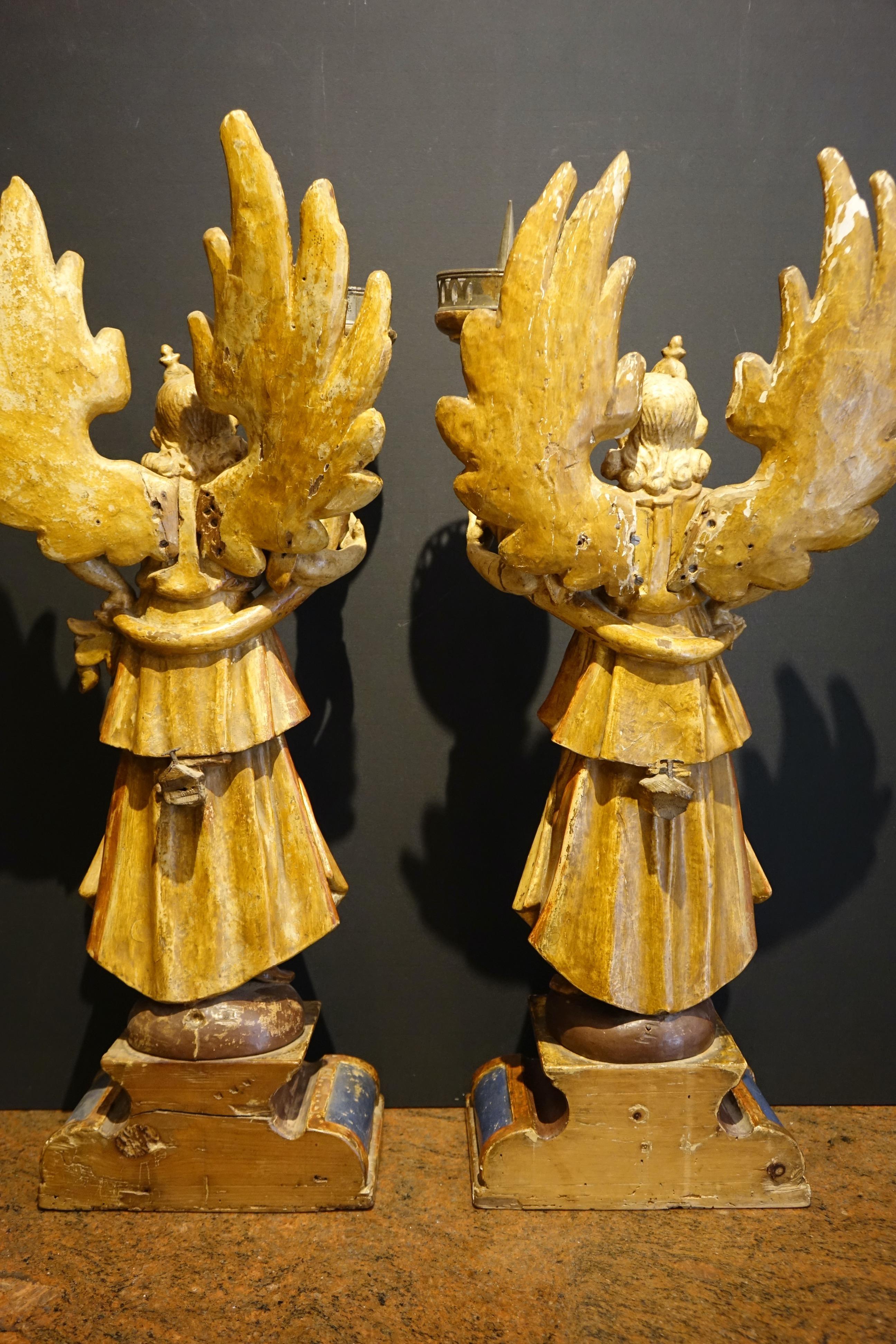 Beautiful Pair of Angels, Provence or Italy, 17th c. For Sale 4