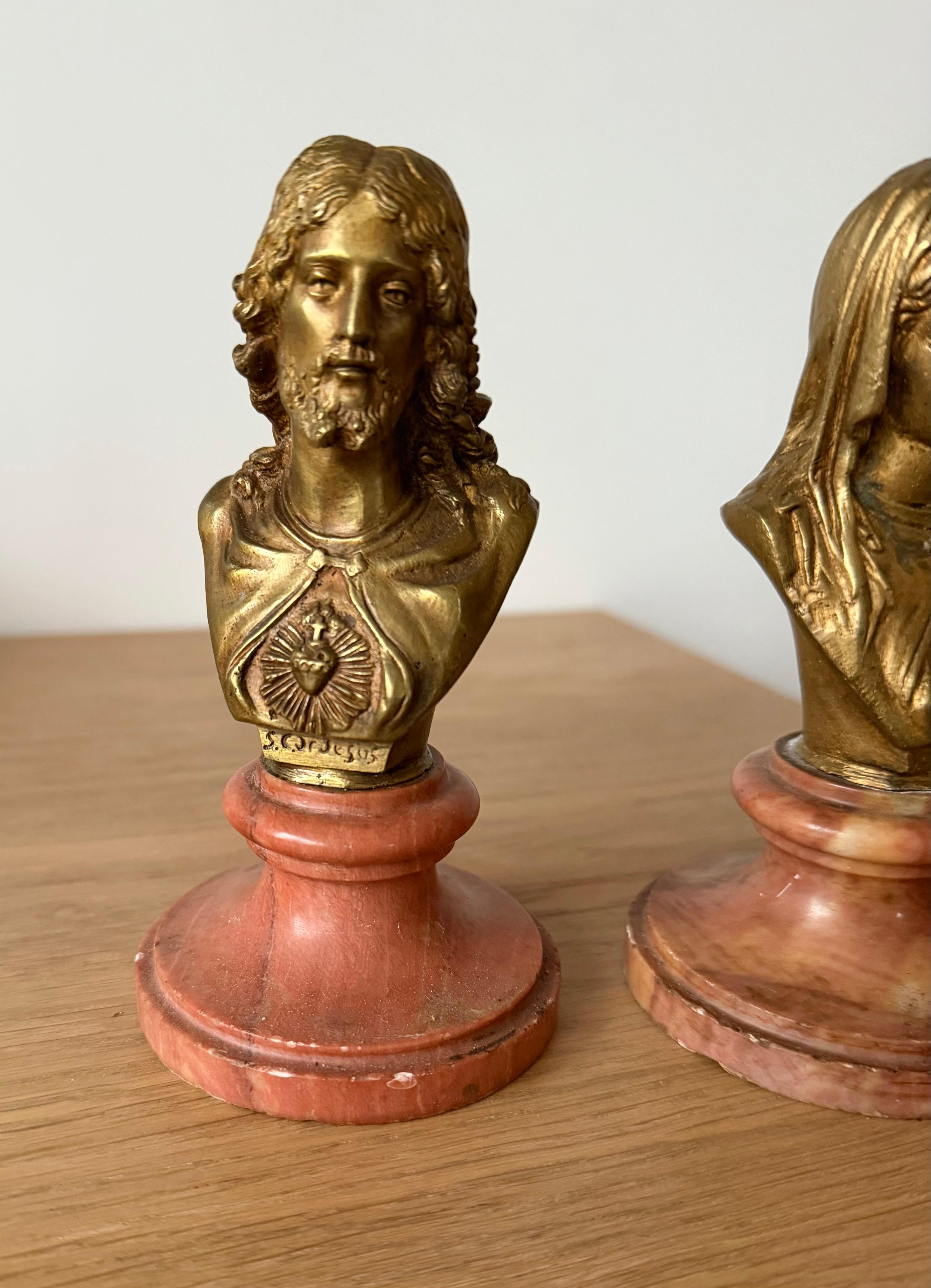Paire de bustes de Jésus et Marie en bronze antique et marbre en vente 3