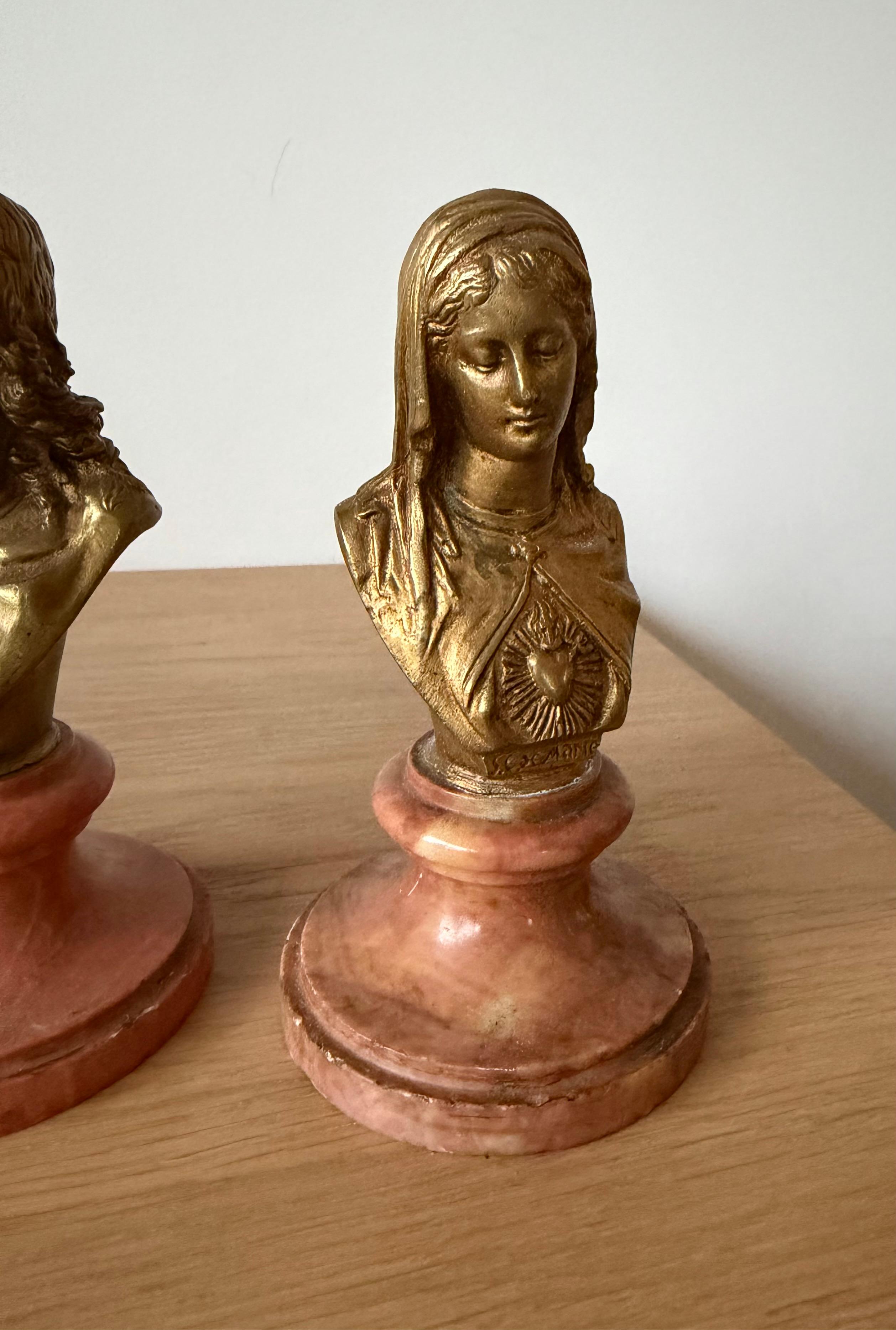 Paire de bustes de Jésus et Marie en bronze antique et marbre en vente 4