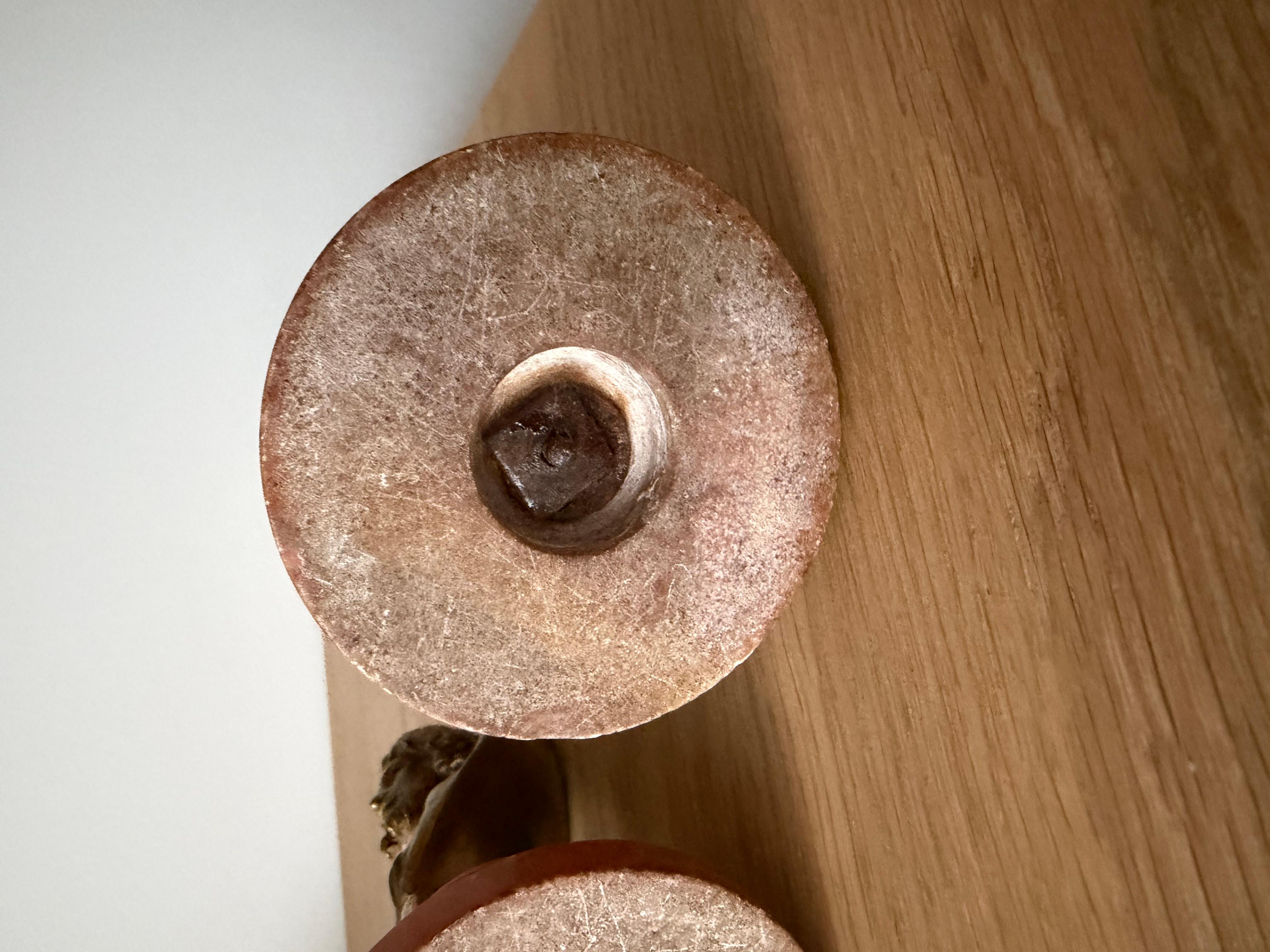 Paire de bustes de Jésus et Marie en bronze antique et marbre en vente 8