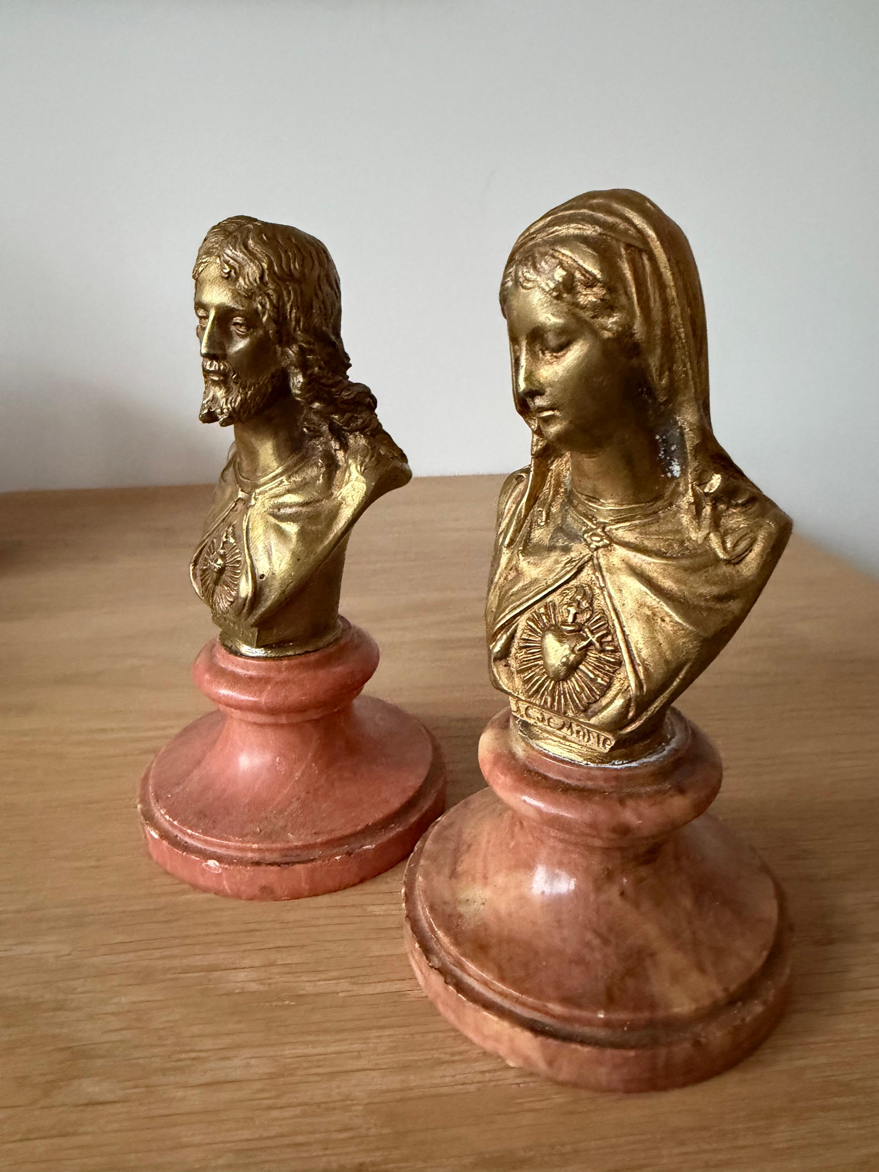 Paire de bustes de Jésus et Marie en bronze antique et marbre en vente 12