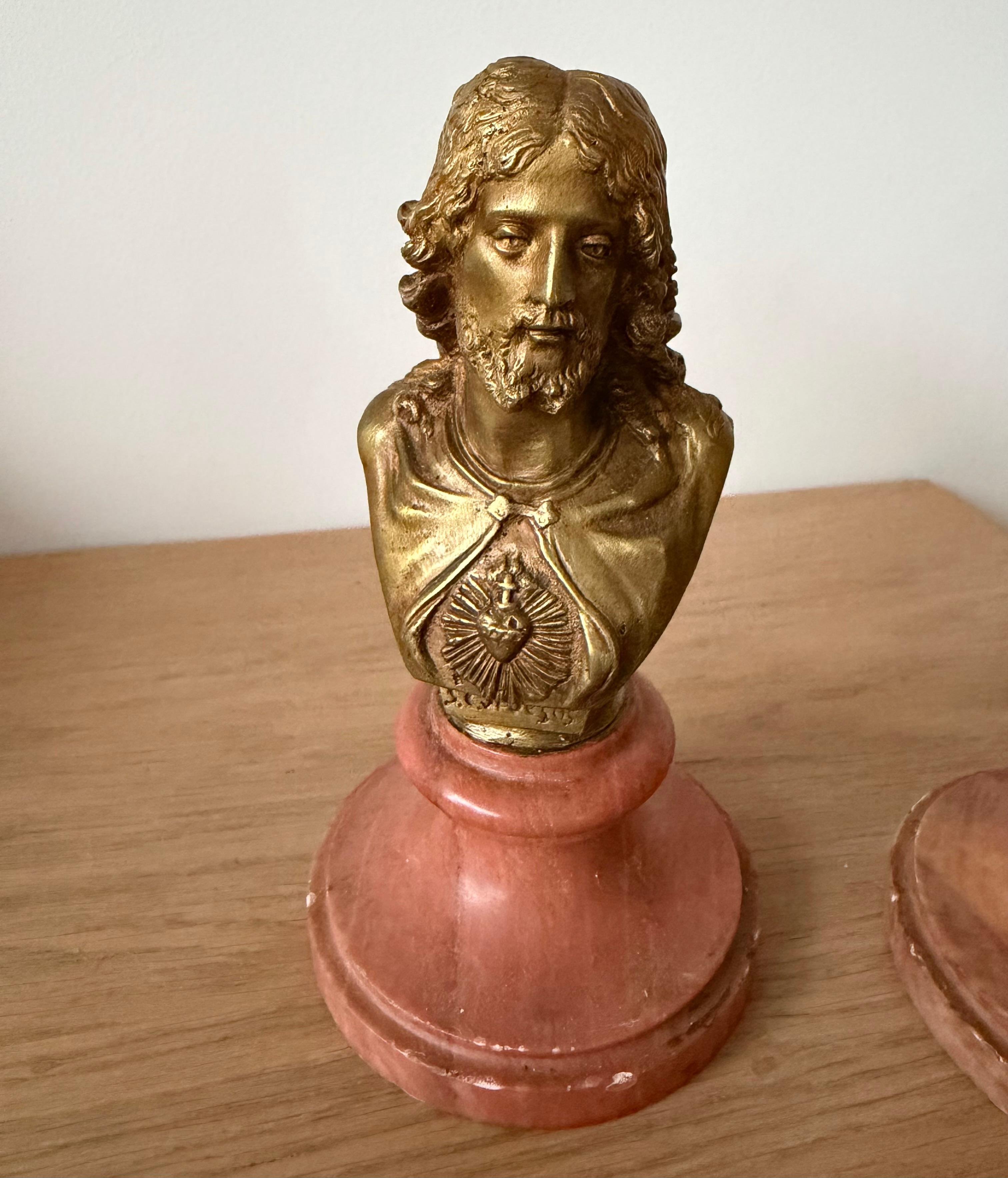 Néo-gothique Paire de bustes de Jésus et Marie en bronze antique et marbre en vente