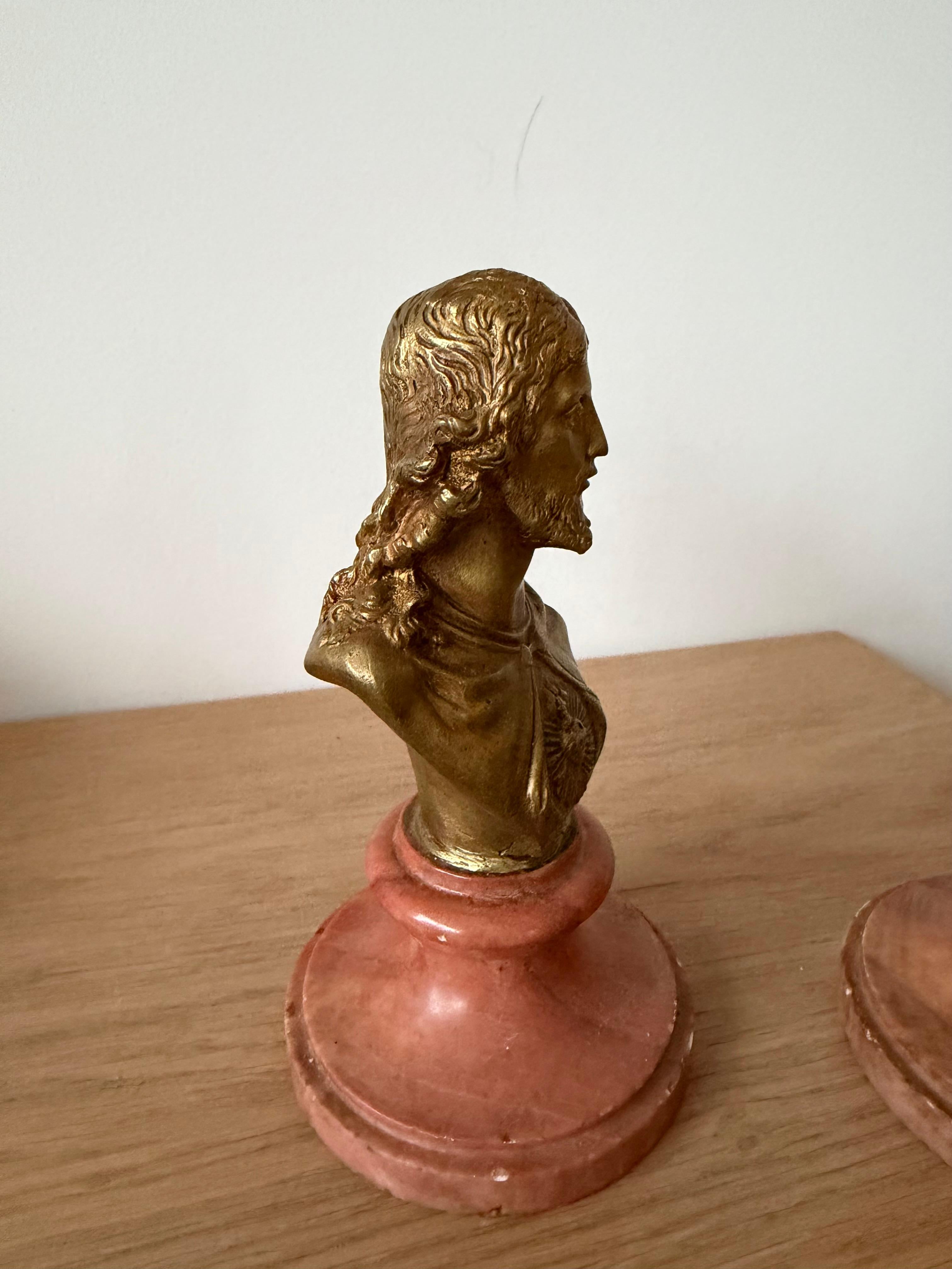 Belge Paire de bustes de Jésus et Marie en bronze antique et marbre en vente