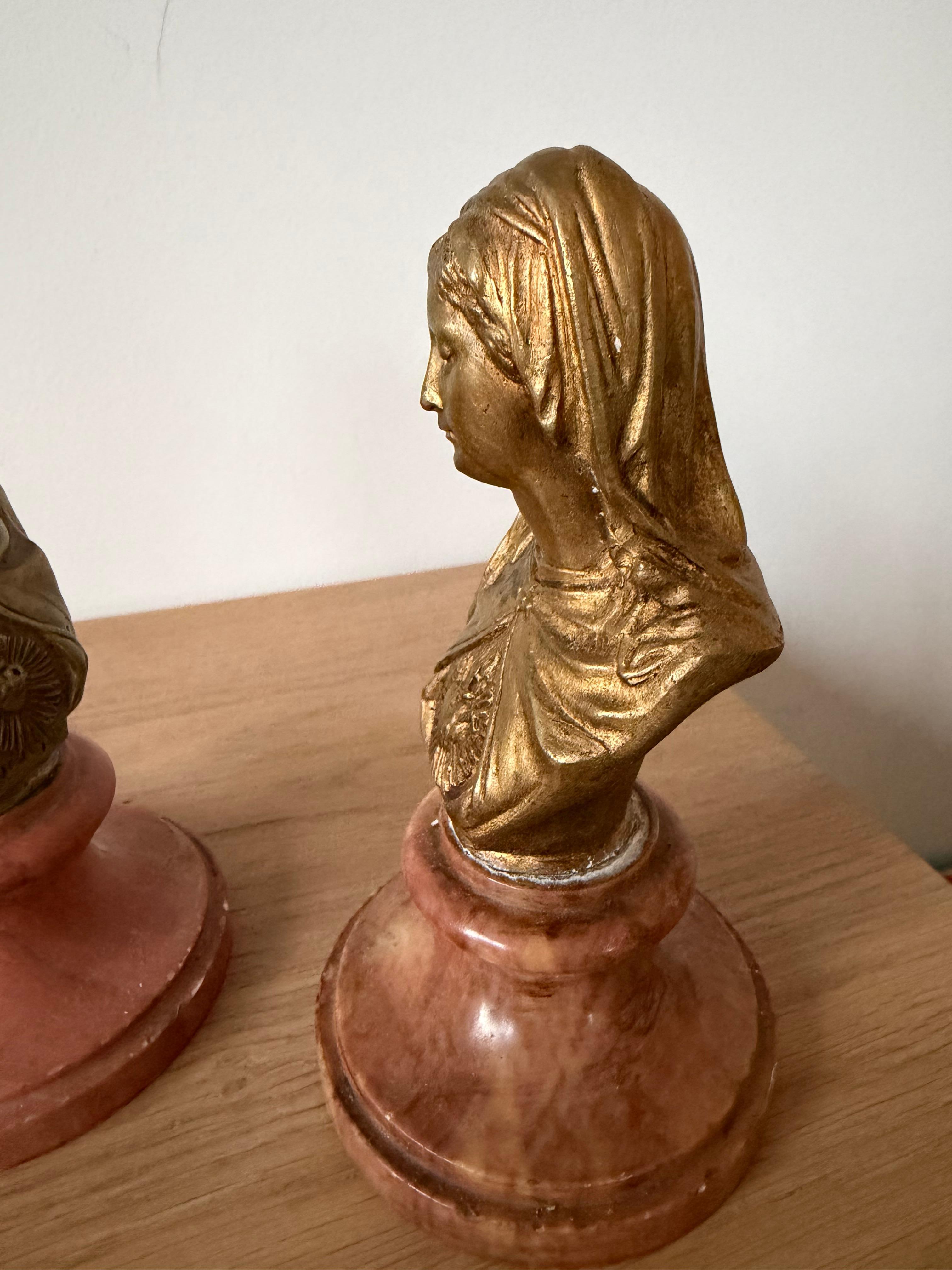 Moulage Paire de bustes de Jésus et Marie en bronze antique et marbre en vente