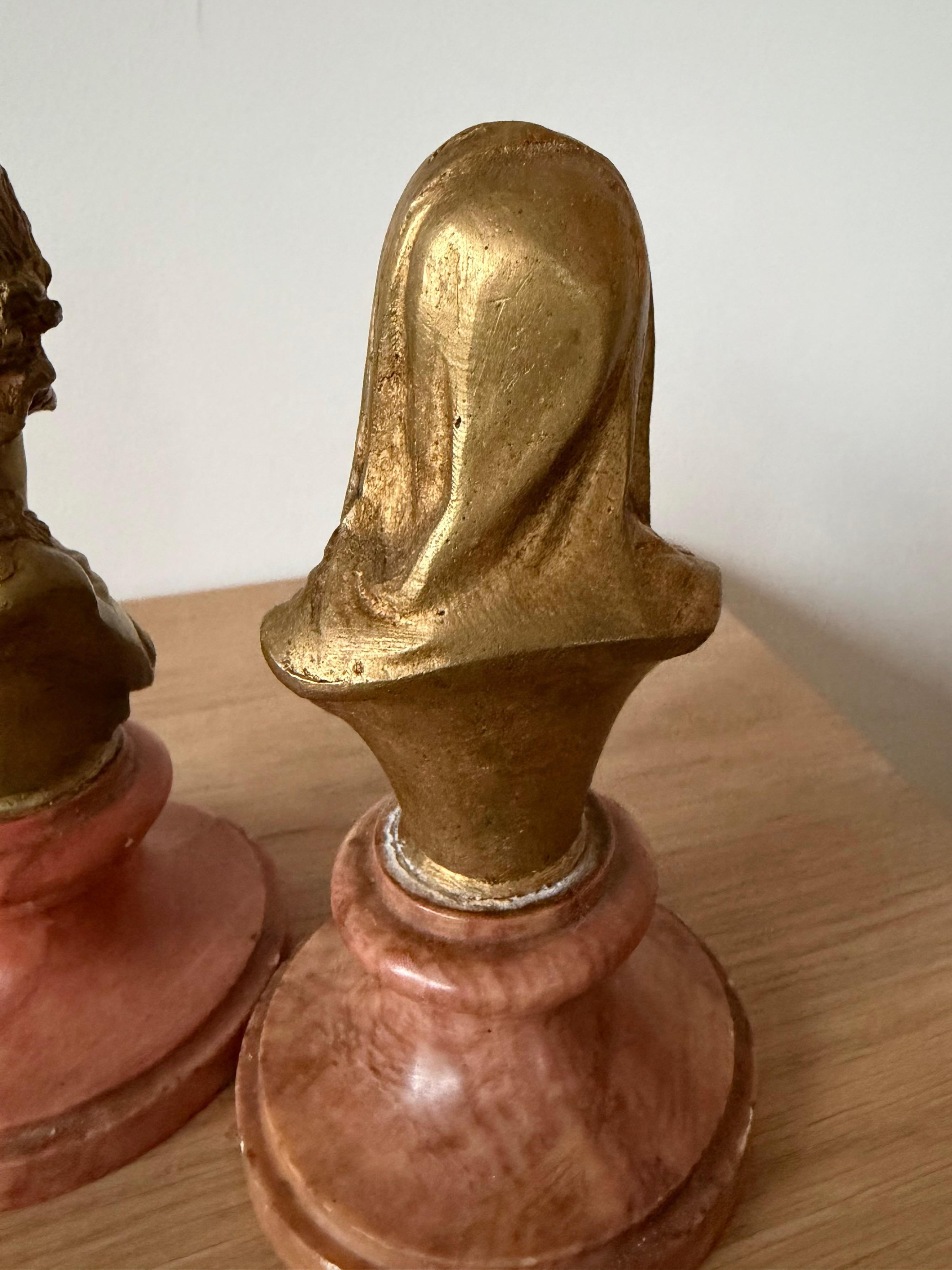 20ième siècle Paire de bustes de Jésus et Marie en bronze antique et marbre en vente