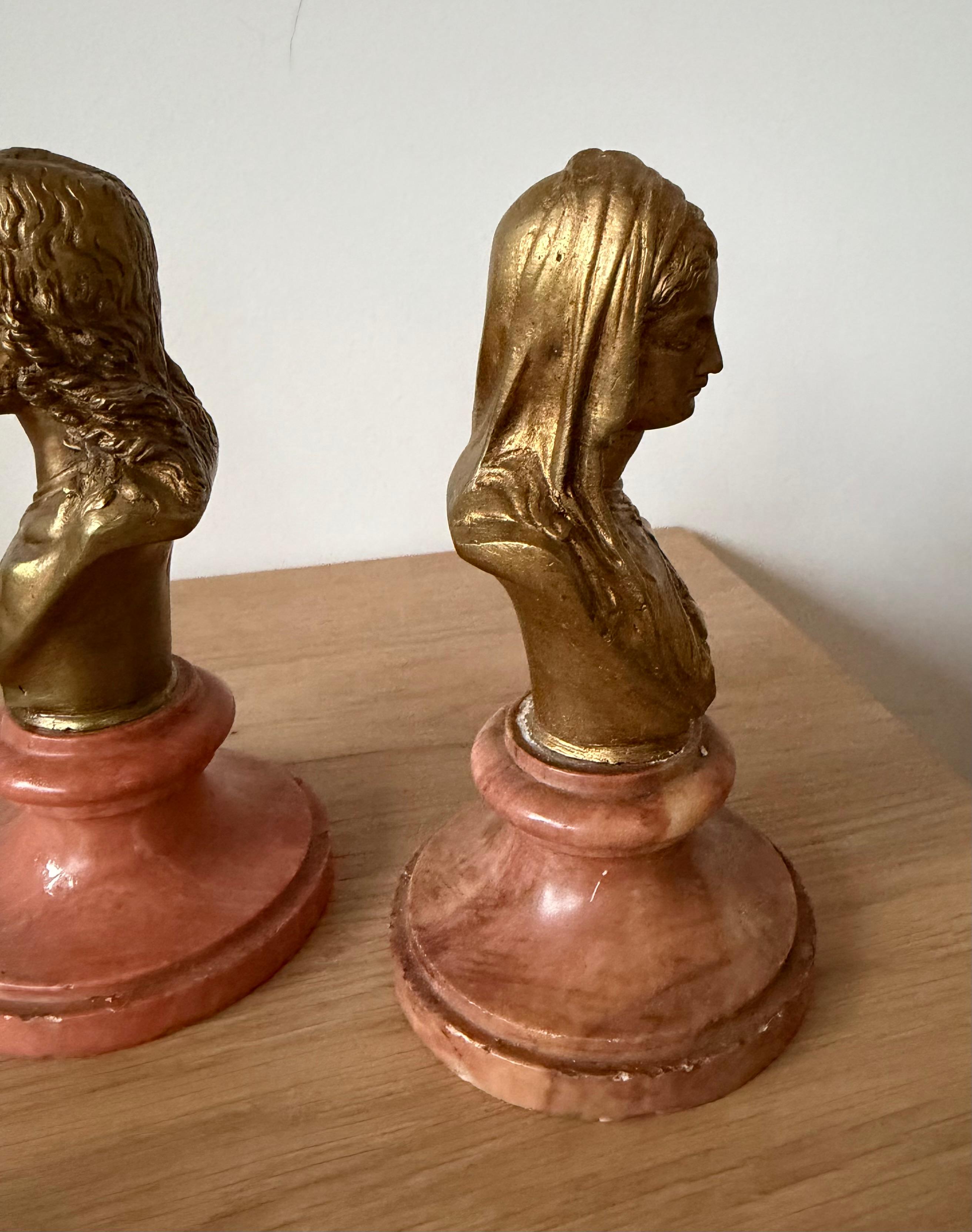 Paire de bustes de Jésus et Marie en bronze antique et marbre en vente 1