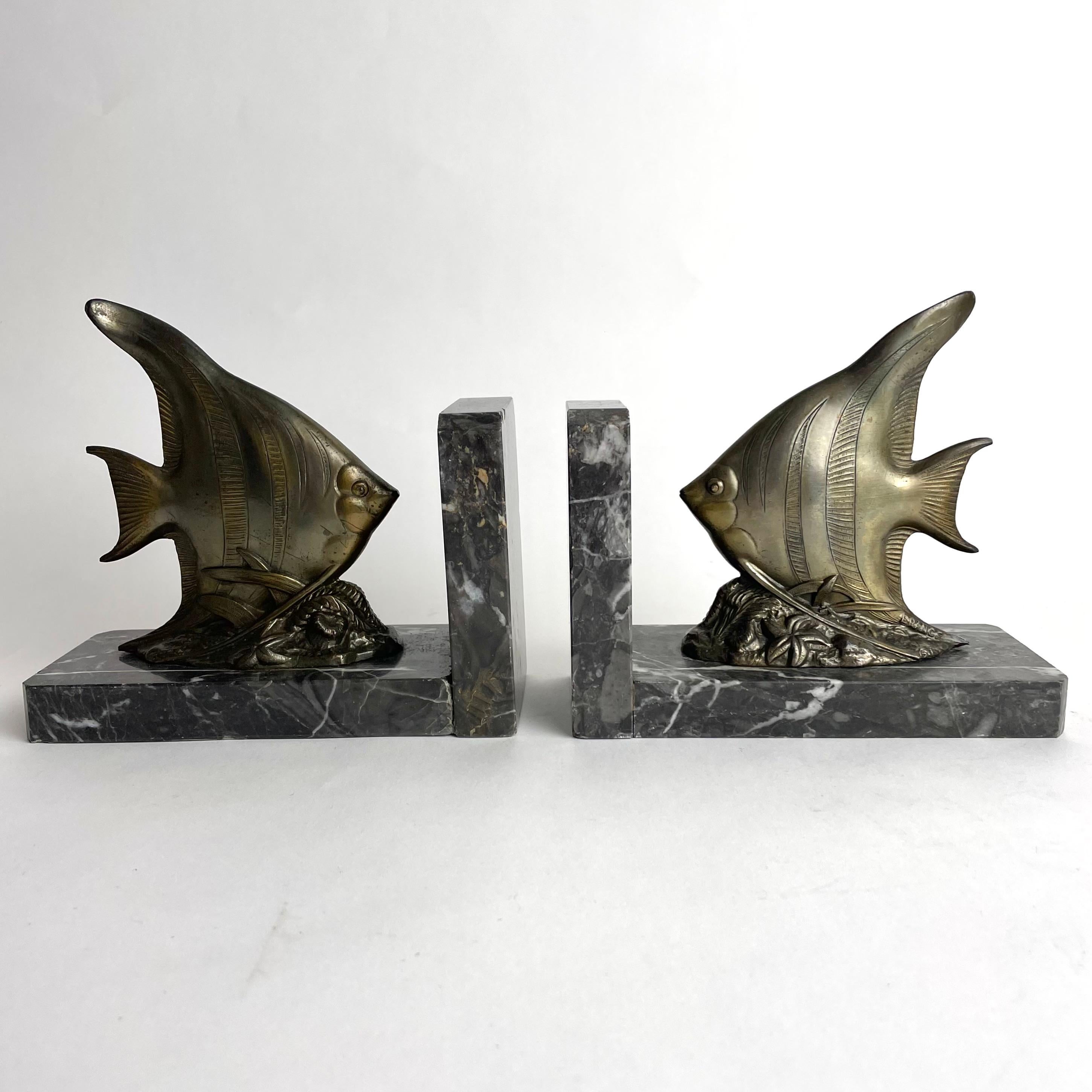 A beautiful pair of Art Deco Bookends from the 1930s with very period fishes. Made in France in patinated metal with a marble base.

Wear consistent with age and use 