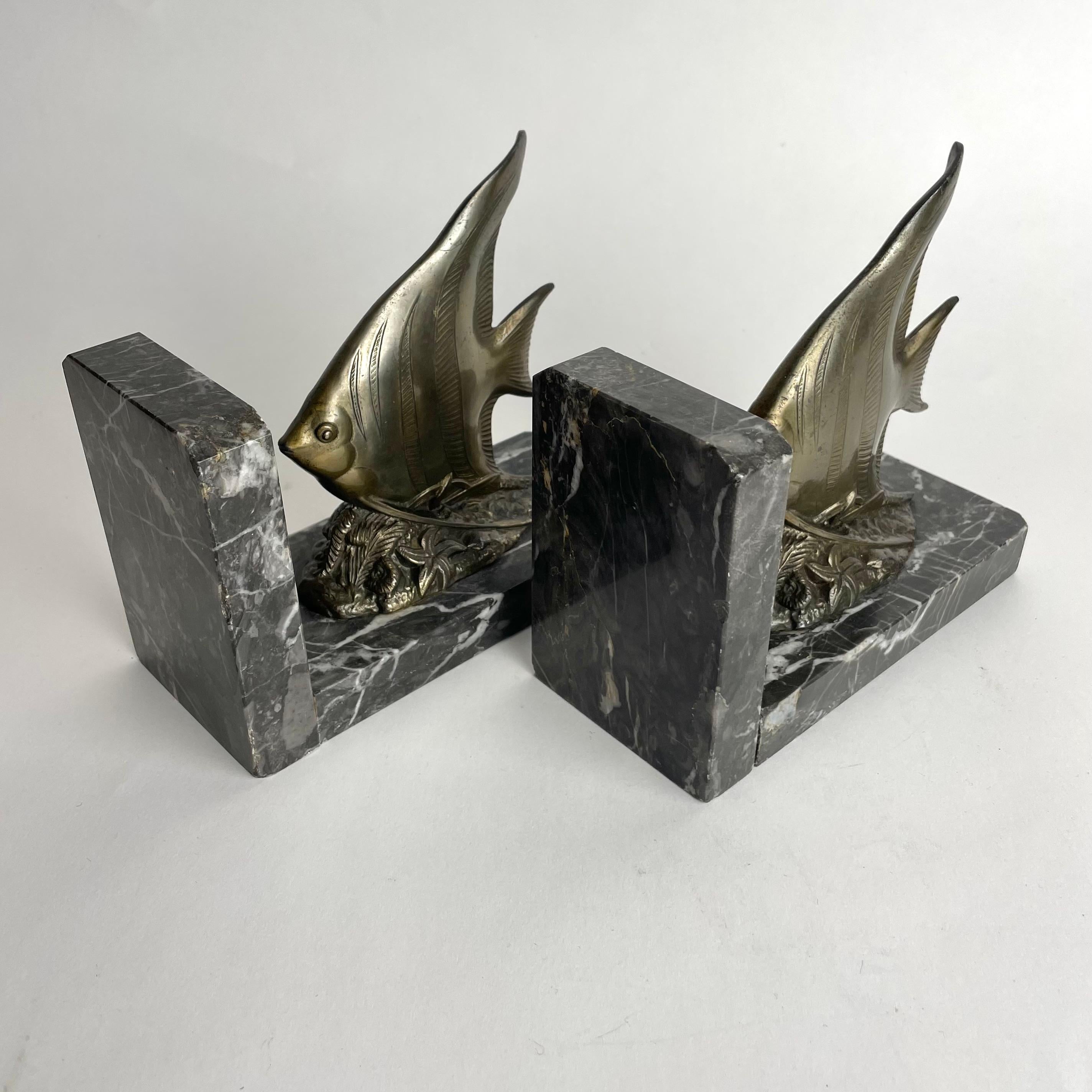 Beautiful pair of Art Deco Bookends from the 1930s with very period fishes In Good Condition For Sale In Knivsta, SE