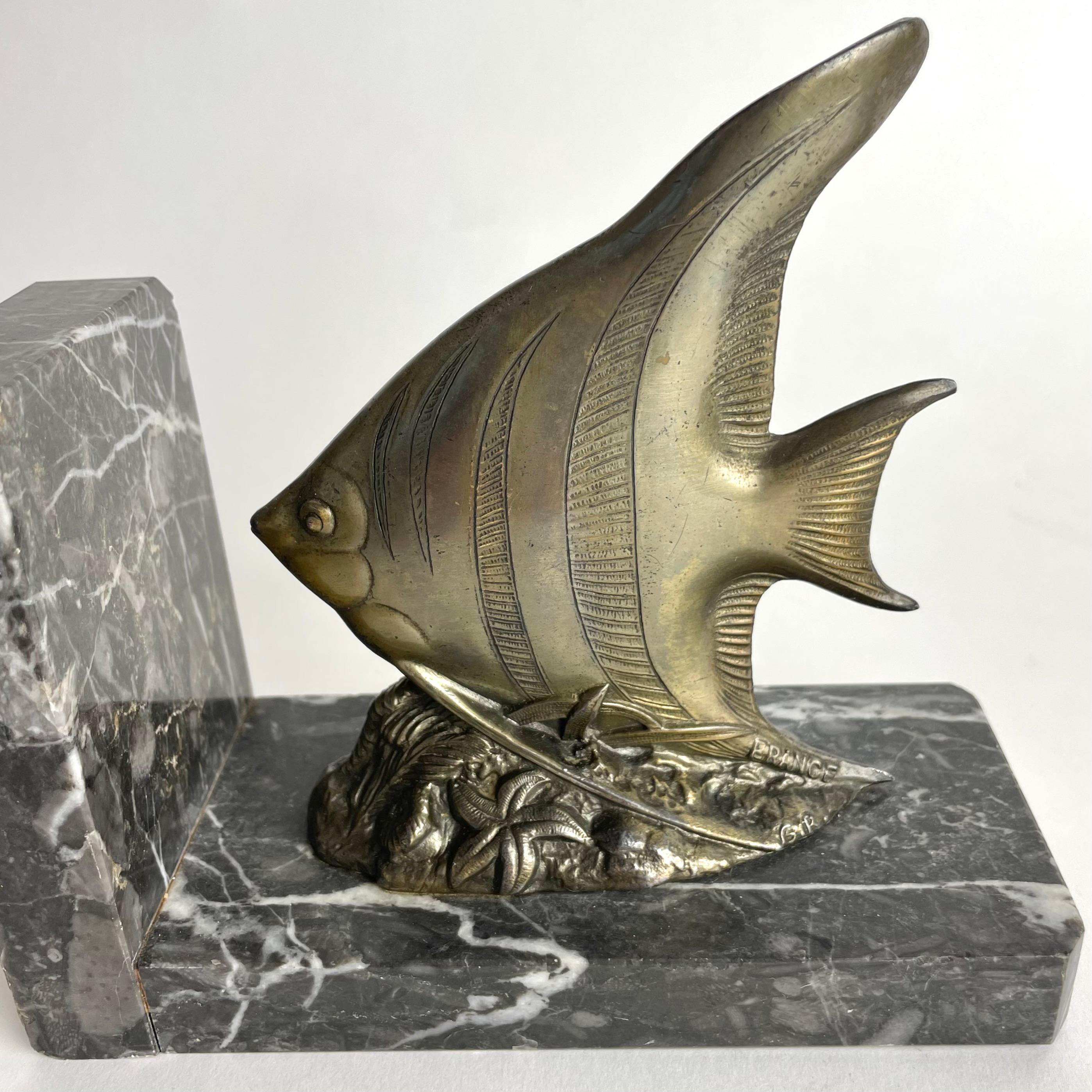 Mid-20th Century Beautiful pair of Art Deco Bookends from the 1930s with very period fishes For Sale